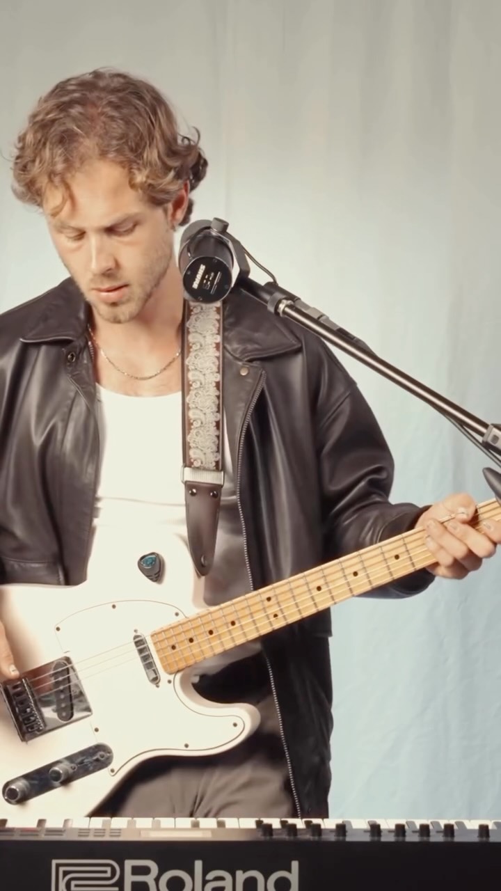He’s back, and we couldn’t be happier about it! 🎶
@henrywestmusic_ returns to the stage this Friday 9 October for not one but TWO sets of that warm, soul-soaked magic we love him for. Expect jazz, neo-soul and live looping that turns one voice into a whole band - the kind of set that makes a Friday feel golden (and just how we like it tbh) ✨
Our tip? Grab a margarita, find a good seat and let him do his thing. Trust us, it’s a vibe. See you Friday. 🍹
#AustralianHotelBallina #HenryWest #AusMusicScene #ballina #NorthernRiversNSW