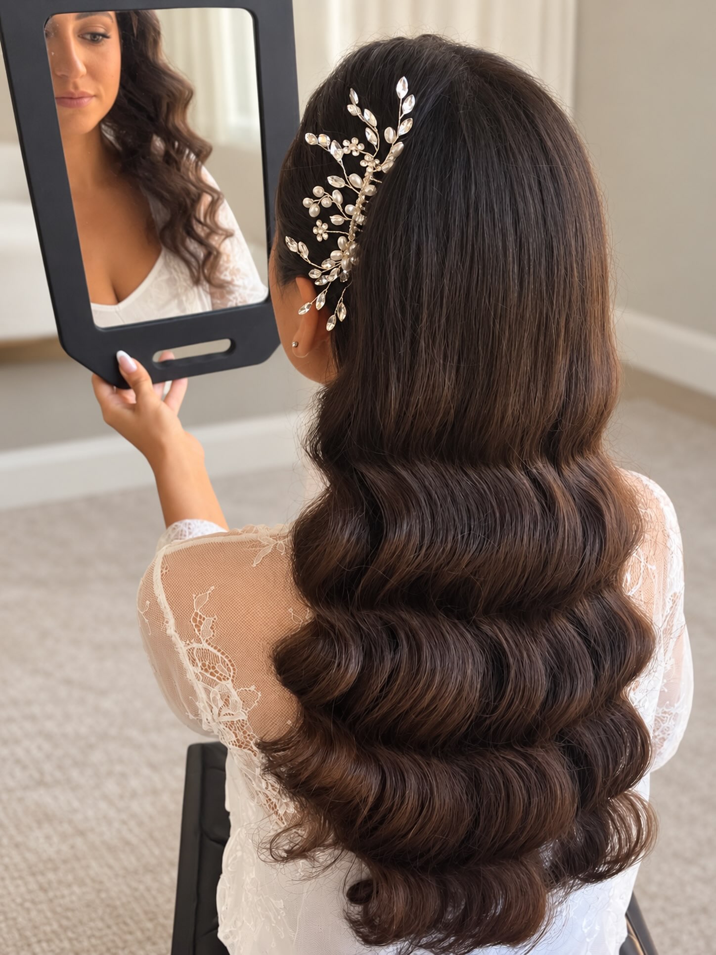 Soft, polished, and made to last. ✨ These glossy bridal waves are giving timeless glamour from every angle.
Inquire today to reserve your wedding date. 🤍
Hair by @pinmeupchicago PAULINA