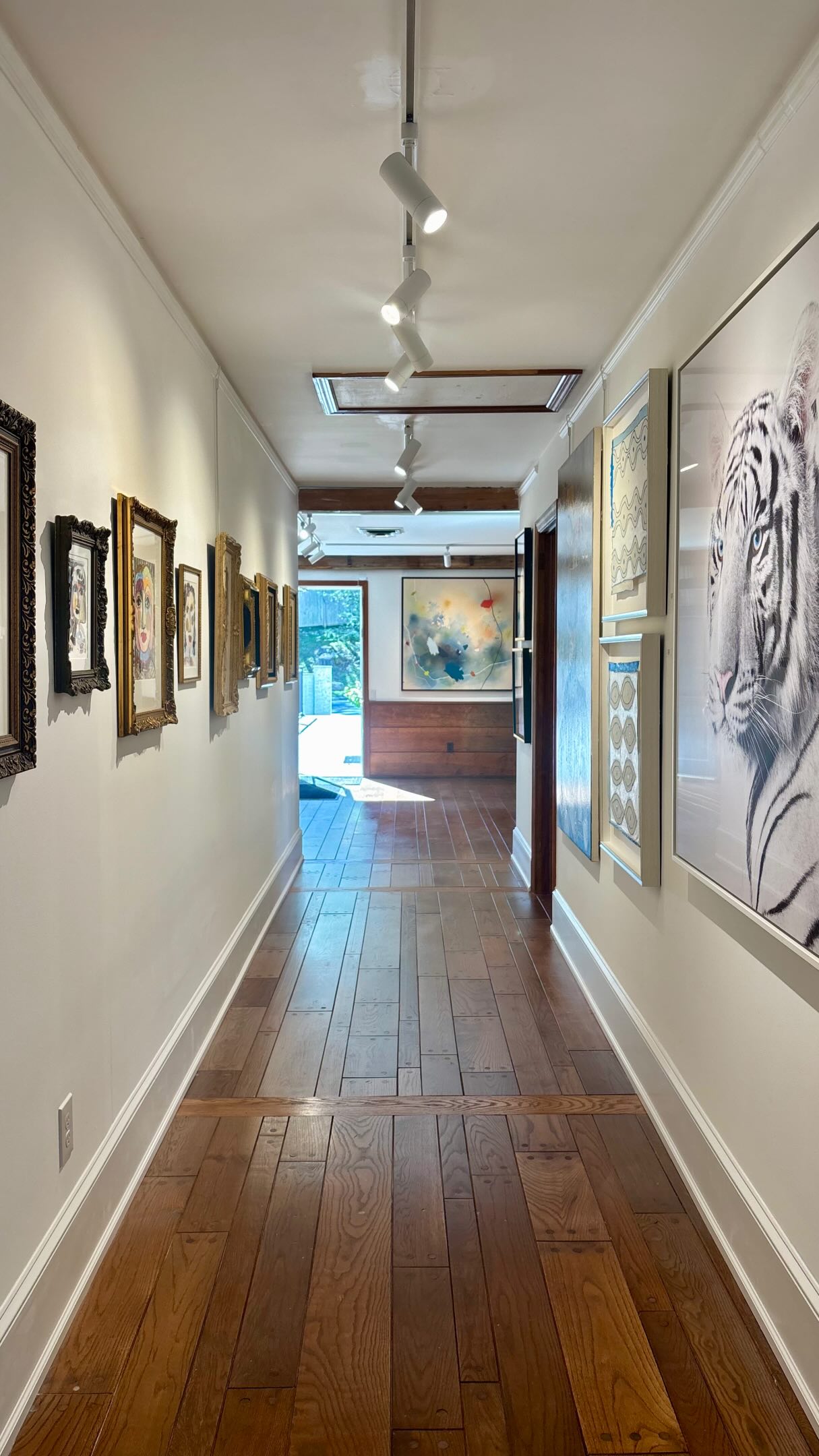 A look inside the Main Line’s newest gallery, @sareenhathaway, in Villanova ✨
A stand out curatorial range of materials and approaches - from Armando Veve’s surreal drawings and Corinne Geertsen’s playful photography to Deb Lawrence’s abstract paintings on antique textiles.
Collectors can also spend time with Resurrect Studio’s glass sculptures, Hunt Slonem’s distinctive works, and Amy Donaldson’s richly layered paintings. Experiencing the collection in person in the historic space offers a deeper appreciation of the work’s texture, scale, and nuanced details - qualities that don’t always translate through pictures.
Congratulations to Tara and Marcie on such an exciting opening 👏
Artists featured:
@armandoveve
@corinnegeertsen
@donaldson_fine_art
@resurrectstudio
@huntslonem
@deblawrenceart
#AvecArtConsulting #SareenHathaway #MainLineArt #ArtAdvisory