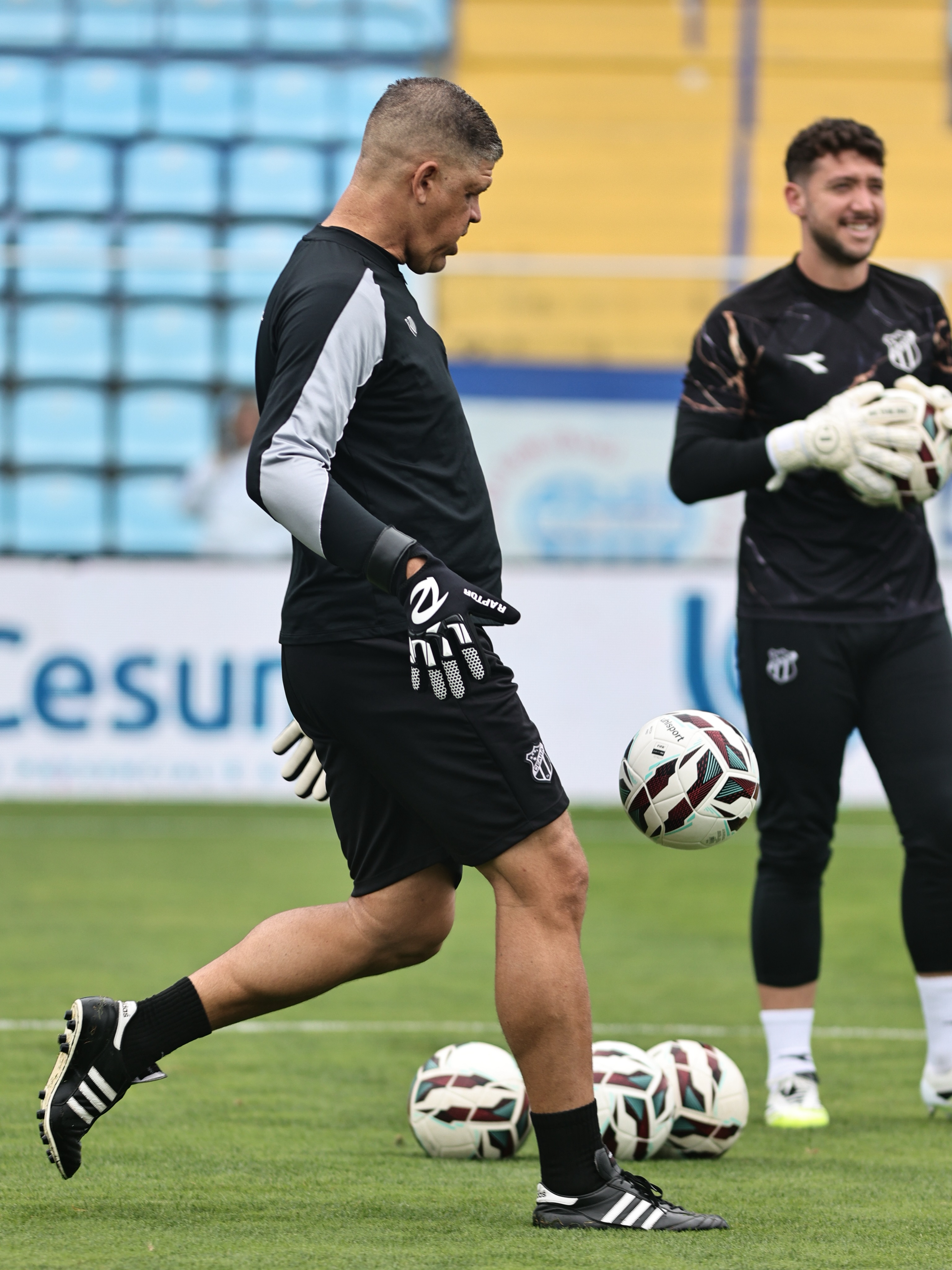 Trabalho segue firme! Prontos pra mais uma batalha. Vamos, Vozão. Juntos até o fim! 🏁👊🏽
🧤 @luvasraptor