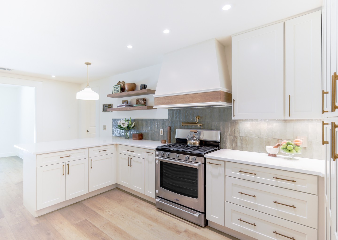 From the archives: proof I can make a kitchen look this clean. Just don’t ask to see mine. 📸