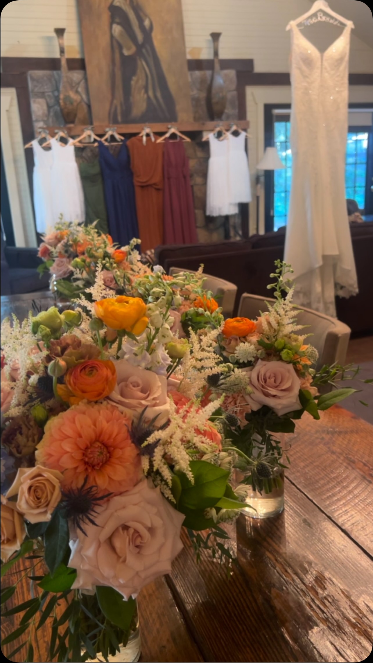 Playing catch up on a beautiful wedding from Hawkesdene a few weeks ago. Congratulations to Kenny and Kelsey….a perfect day to celebrate their love with family and friends….