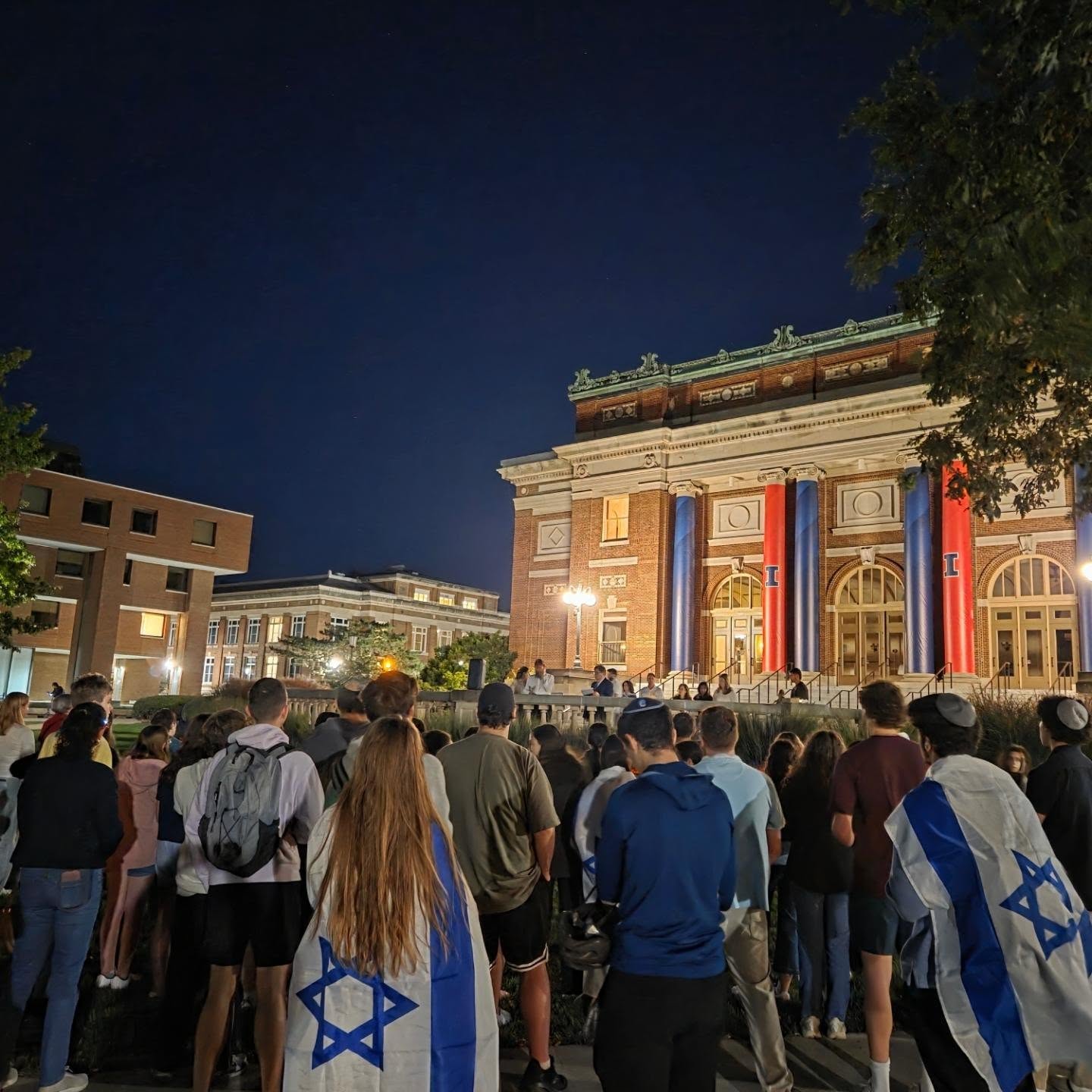 Last night, over 150 members of the CU Jewish community came together to remember the lives lost on October 7th.
The lives of Jews everywhere where forever changed on this day three years ago, and we are grateful to have a strong community to heal with one day at a time.
Thank you to everyone who joined us last night and to our community partners, Sinai Temple, @cujewishfederation, and @chabaduofi 🧡💙