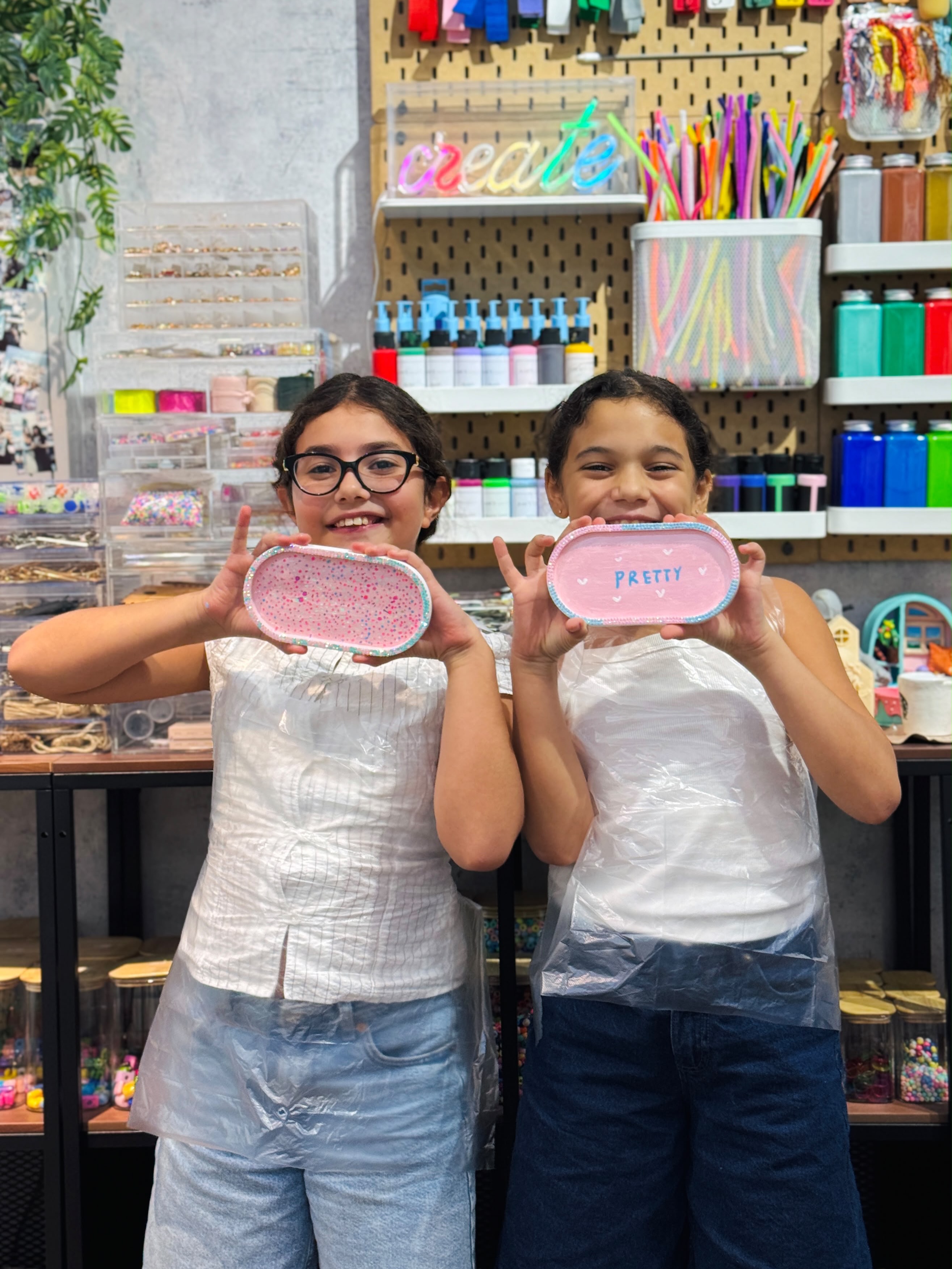 When two little besties spend their day bonding over art! 🎨🤍
A little creativity, lots of giggles, and beautiful memories made along the way. Because childhood friendships are even sweeter when you get to create something together. ✨
Bring your little ones and their besties to AMR for a fun and creative bonding experience! 💕
And the sweetest part? Unlimited drinks while they get creative! 🥛☕ From chocolatey treats for the little ones to coffee, lattes, cappuccinos, and more for the grown-ups.
📍A M R DESIGN & ARTWORK SERVICES LLC
Shop 03 G/F AB Centre, Sheikh Zayed Road, Al Barsha 1, Dubai
🕕 Opens daily 10:00am-8:00pm
#art #artworkshop #workshop #artdate #souvenir
عندما تقضي صديقتان صغيرتان وقتاً ممتعاً معاً في عالم الفن والإبداع! 🎨🤍
القليل من الإبداع، والكثير من الضحكات، وذكريات جميلة تبقى معهما. لأن صداقات الطفولة تصبح أجمل عندما يبدع الأطفال ويصنعون أشياء مميزة معاً. ✨
اصطحبوا أطفالكم وأصدقاءهم إلى استوديو AMR لقضاء وقت مليء بالمرح والإبداع وصنع أجمل الذكريات! 💕
والأجمل من ذلك؟ مشروبات غير محدودة طوال وقت استمتاعهم بالأنشطة الفنية! 🥛☕ من مشروبات الشوكولاتة اللذيذة للصغار إلى القهوة واللاتيه والكابتشينو والمزيد للكبار.
📍 A M R DESIGN & ARTWORK SERVICES LLC
المحل رقم 03، الطابق الأرضي، مركز AB، شارع الشيخ زايد، البرشاء 1، دبي
🕙 نفتح أبوابنا يومياً من الساعة 10:00 صباحاً حتى 8:00 مساءً.