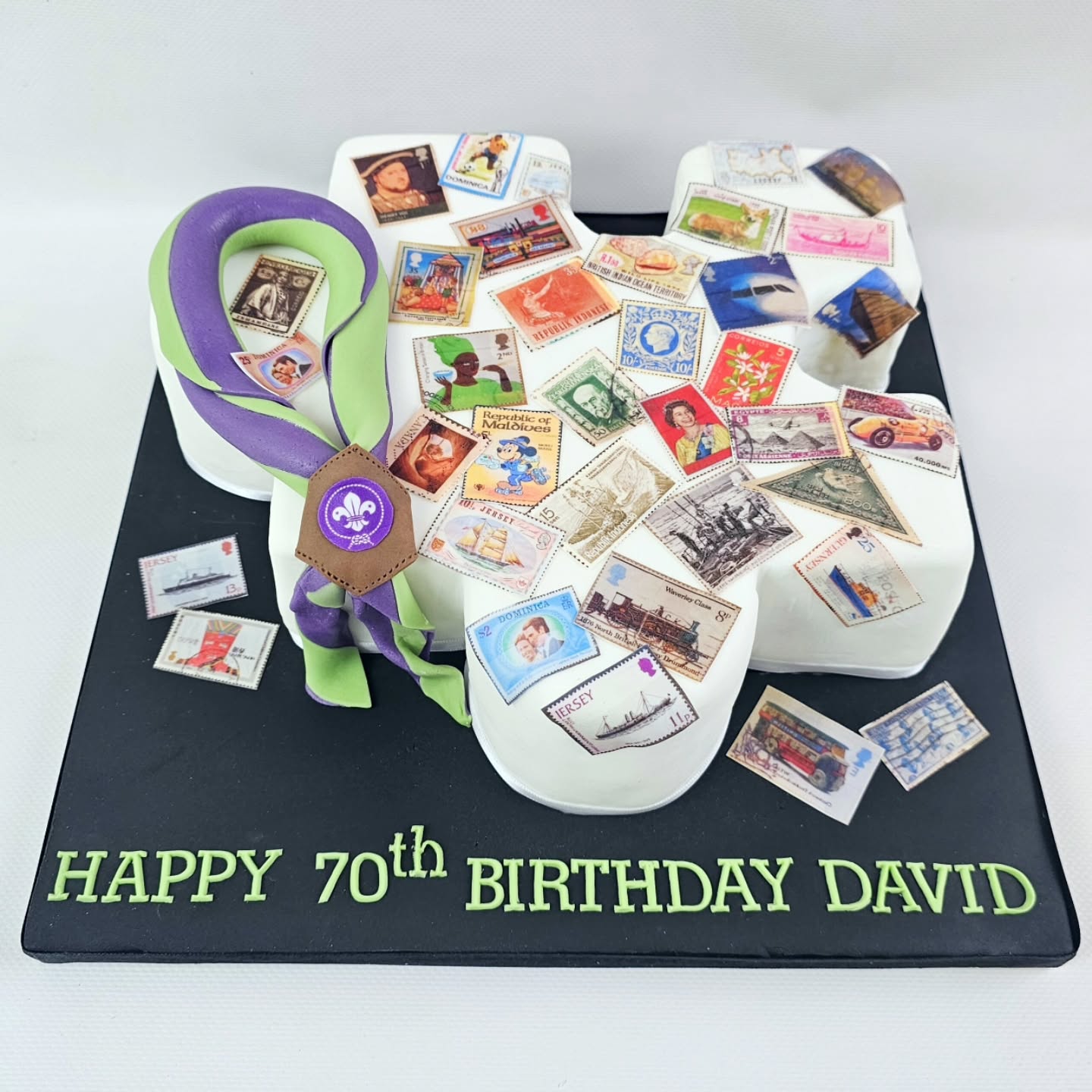 A really fun cake for David, to cover his love of jigsawss, extensive stamp collecting hobby, and collections to the scouting movement!
Wishing him a very happy 70th birthday! ๐
.
#dorsetcakemaker
#birthdaycakesdorset
#noveltycakedorset
#celebrationcakesdorset
#blossomdreamcakes