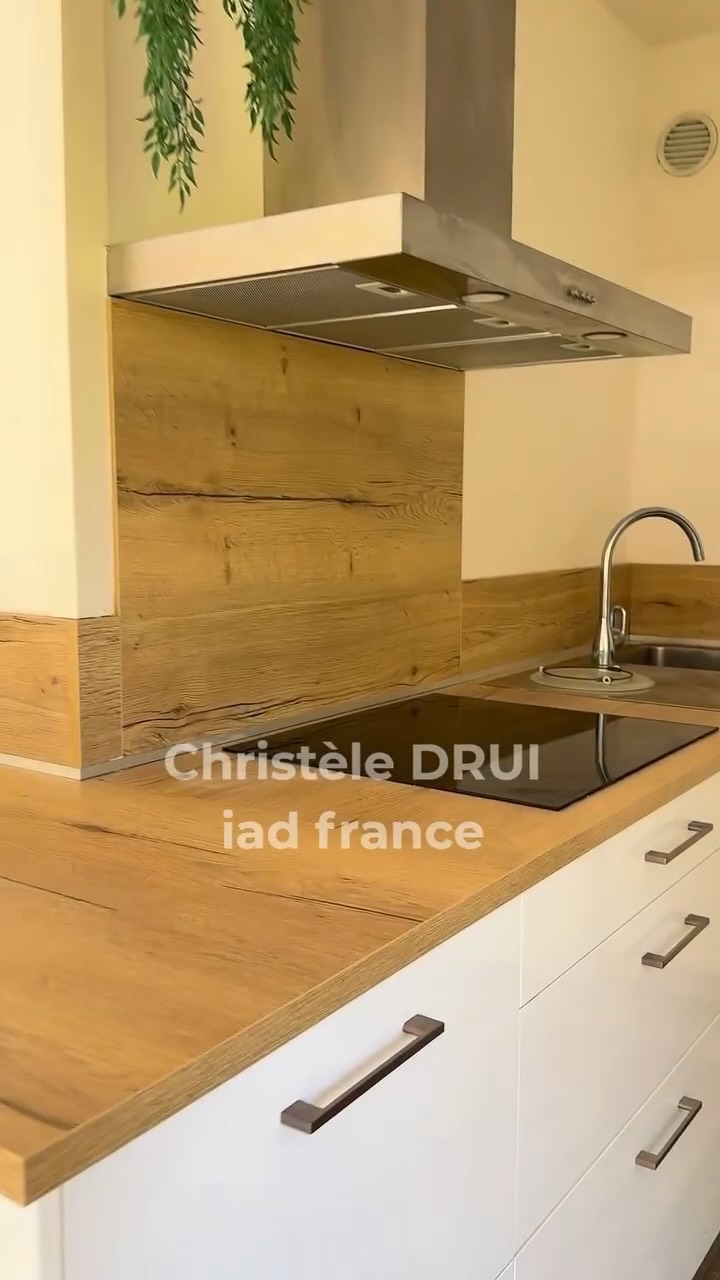 Exclusivité à Beaune !
Venez découvrir ce beau T3 de 60m2, 2 chambres, lumineux, pensé dans les moindres détails, au cœur de la capitale des vins de Bourgogne. Prêt à vous accueillir puisqu'aucun travaux n'est à prévoir.
📩 Envoyez-moi un message privé pour organiser une visite.