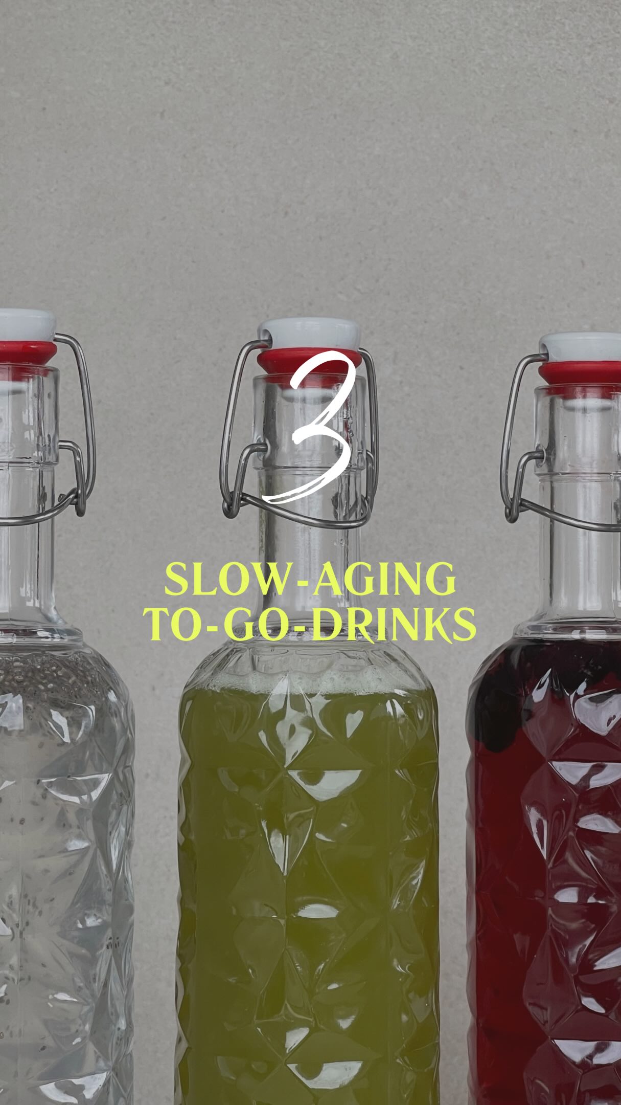 3 SLOW AGING DRINKS TO GO!
Natürliche Verjüngung muss weder kompliziert noch zeitaufwendig sein. Manchmal beginnt sie schon mit dem, was du täglich trinkst 🌊
Meine Basis? Gefiltertes Wasser, kombiniert mit wertvollen Pflanzenstoffen, Ballaststoffen und Mikronährstoffen, die deinen Körper von innen unterstützen können.
Hier kommen meine 3 liebsten YOUTH-Drinks für unterwegs – schnell zubereitet und perfekt für deine Glasflasche! 🫶🏼
💛 1. GUT GLOW WATER – Darm & Haut
* 450 ml gefiltertes Wasser
* 1 EL Chiasamen
* Saft von ½ Zitrone
* optional: Frische Minze
💚 2. MATCHA CELL GLOW – Pflanzenstoffe & Zellgesundheit
* 250 ml gefiltertes Wasser
* 250 ml Kokoswasser
* 1 TL Bio-Matcha ( Anzeige: z.B. von @mrsflury_shop )
* Saft von ½ Limette
* Frische Minze
💜 3. PURPLE YOUTH TEA – Polyphenole & Healthy Aging
* 400 ml Hibiskustee (mit gefiltertem Wasser aufgegossen)
* 50 g Heidelbeeren
* 1 TL Zitronensaft
* Optional: 1 Zweig Rosmarin
Slow Aging bedeutet nicht, möglichst viel zu verändern. Sondern die kleinen Routinen zu finden, mit denen du deinen Körper jeden Tag gut versorgst. 🤍
📌 Speichere dir diesen Beitrag unbedingt ab, damit du die Drinks direkt ausprobieren kannst!
Und jetzt verrate mir:
Welcher der drei YOUTH-Drinks ist dein Favorit – 💛, 💚 oder 💜?
#SlowAging #HealthyAging #Longevity #healthspan