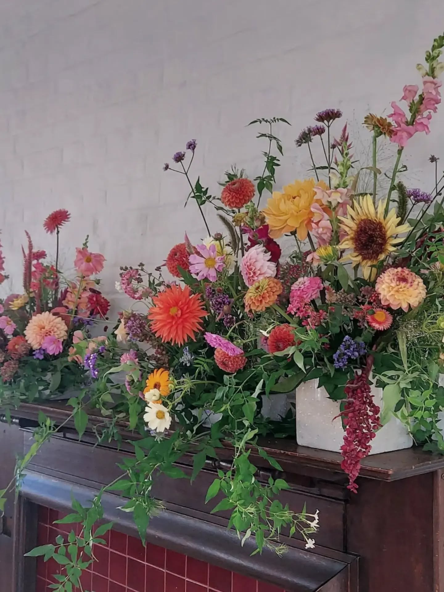 Summer wedding flowers at The Organ Factory.
@theorganfactory
We created these natural and wild styled florals for Amy & Jemeen in August, using so many beautiful locally grown blooms. And making the most from every stem, by moving the flowers from the ceremony to be used afterwards in the dining room.
Thanks to my amazing suppliers, who have grown so many beautiful flowers this year, despite the intense conditions. @london_flower_farmer + @jazzyroseflowers
London wedding / London Florist / London venue
