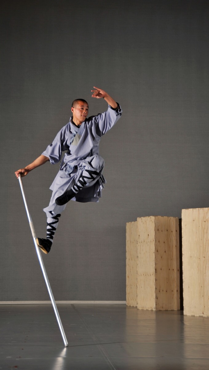 Sutra is a form of travel journal which led Sidi Larbi Cherkaoui to one of the sources of his inspiration: the Shaolin temple in China, the birthplace of kung fu 🤺🥷
Music by @szy_brzoo
#sidilarbicherkaoui #sutra #shaolinkungfu #shaolintemple #contemporaryballet
