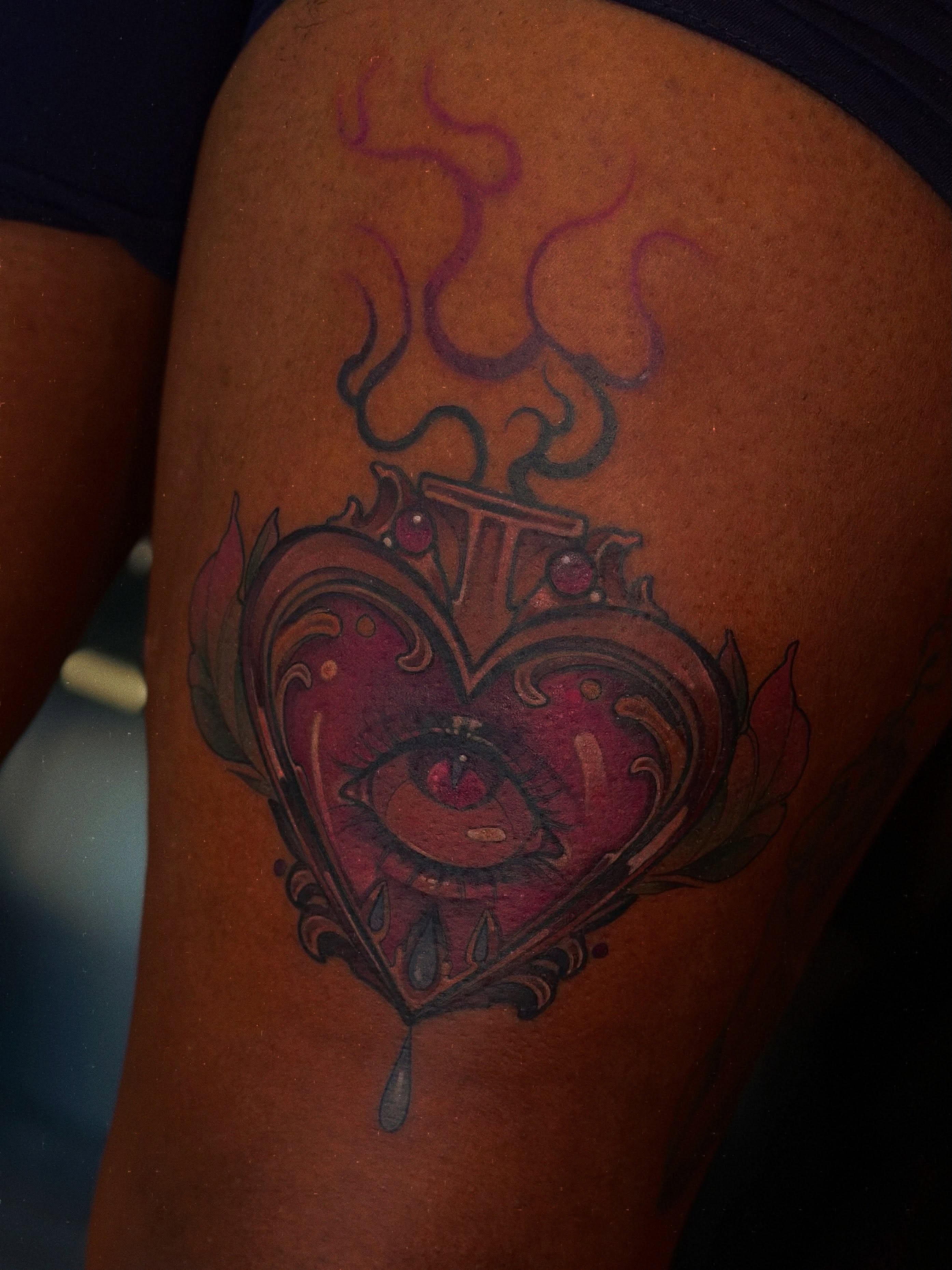 sacred heart but make it girly pop and sad 💗💧
.
.
.
.
.
Made at @firelightink with only the best from @cheyenne_tattooequipment , @radiantcolorsink, @fusion_ink, @rawpigments, @creamtattoosupply, @freakfactorytattooneedles , @dynamiccolor, @ghosttattooco , @recoveryaftercare & @crybabytattooproducts