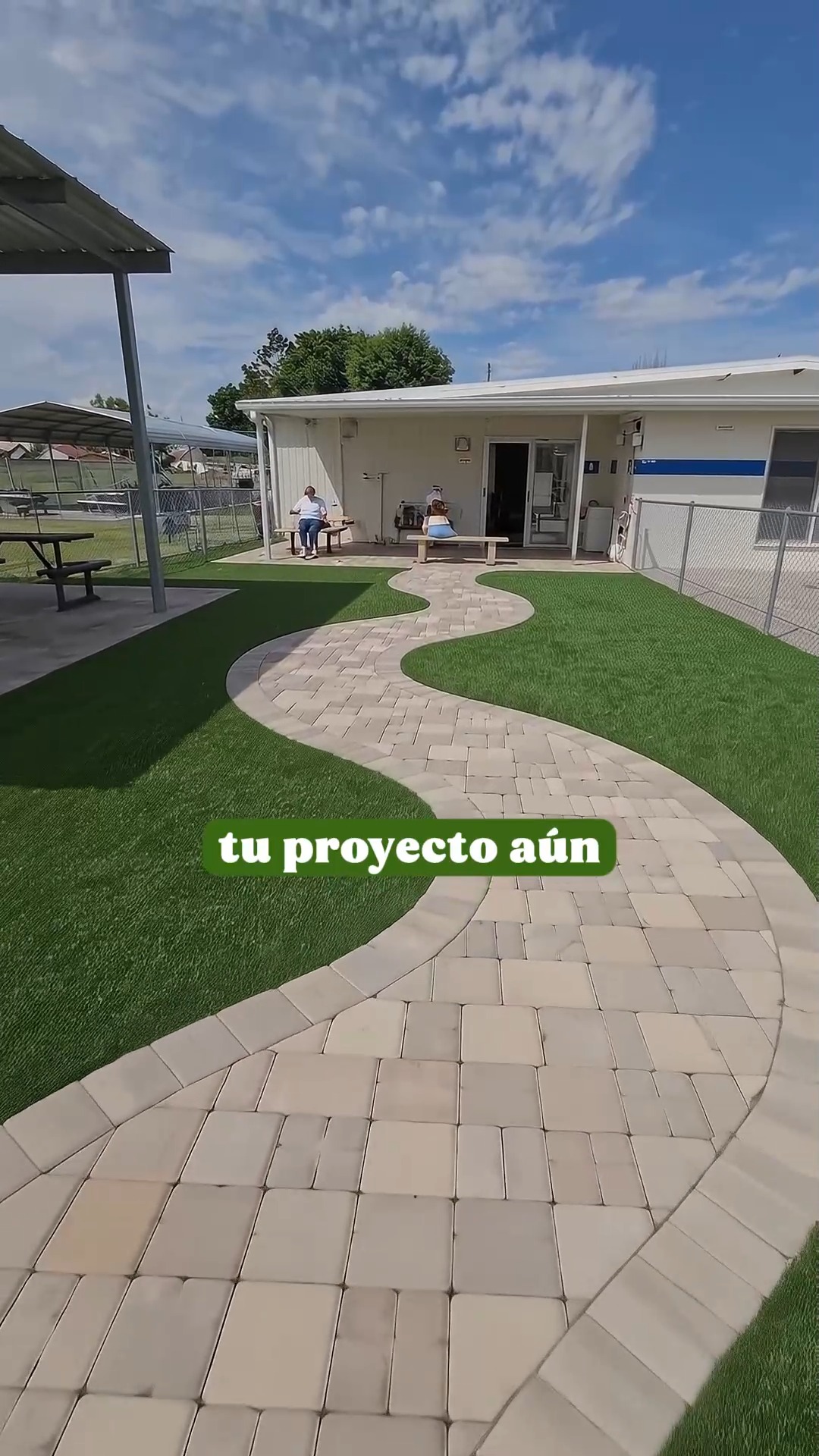 ¿Estás pensando en instalar pavers? Hazlo bien desde el principio. ✨
Una buena instalación puede cambiar por completo cómo se ve y se disfruta tu exterior.
En P&F combinamos pavers, grama artificial, paisajismo y experiencia para llevar una idea desde el papel hasta un resultado que realmente impresiona.
¿Tienes un proyecto en mente? Cotiza con P&F. 🌿
#Pavers #PaverInstallation #ArtificialGrass #LandscapeDesign #OrlandoFL