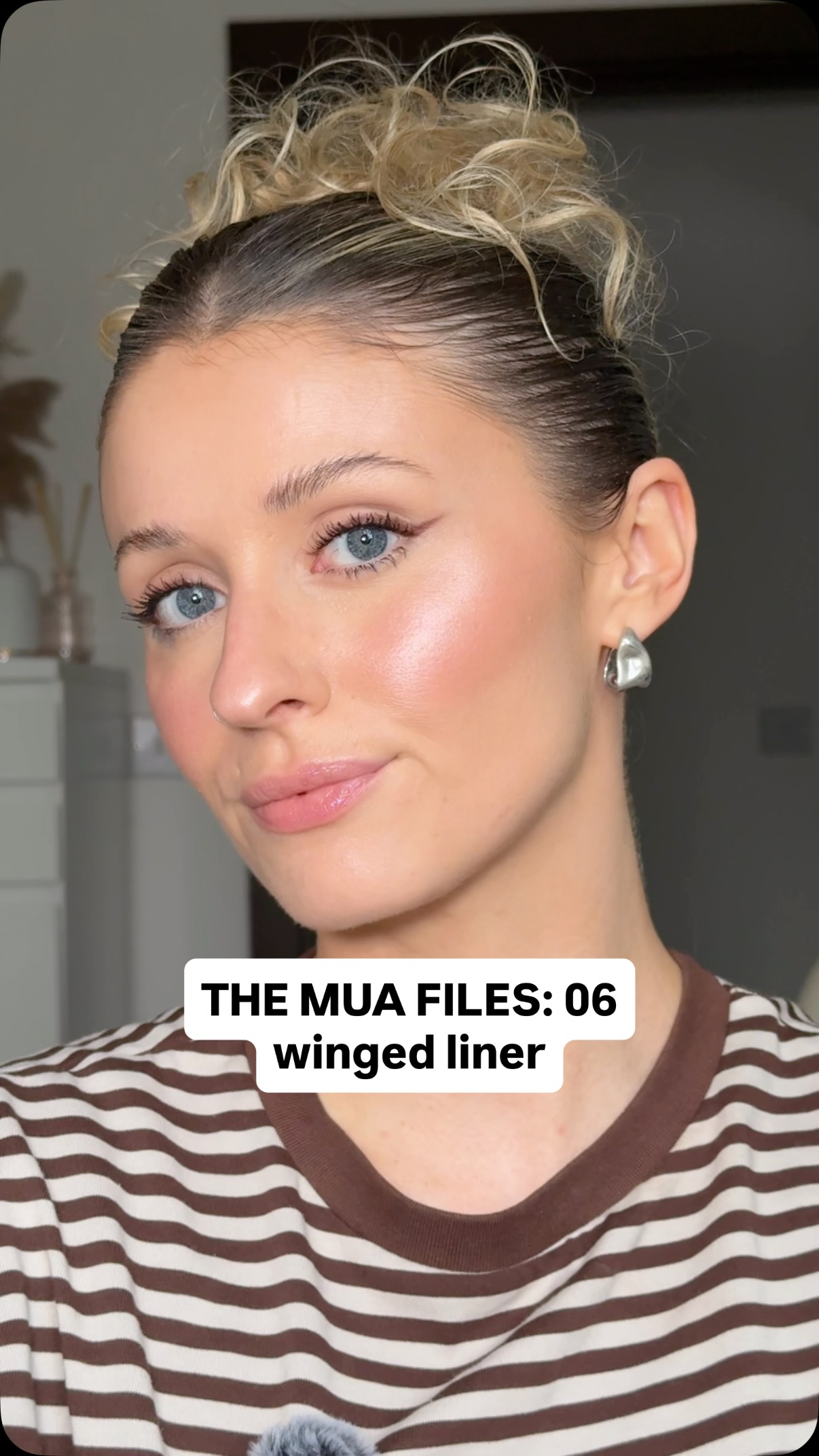 📁 case 06: how to do a wing like a pro makeup artist
(Wearing a mic, forgot to turn it on lolol)
This is personally how I like to apply a wing and the same applies for gel or liquid liner. Oh and when you close your eyes, if your wing has a gap in it or looks a bit like a bat wing DO NOT FILL THE GAP IN. Remember, we want it to look perfect with eyes open, not when they’re closed! Make sure you/your client is looking straight ahead to get the perfect wing
Save for the next time you do your makeup 🩷 and follow for more pro makeup artist tips and tricks ✨
#muafiles #themuafiles #makeupartist
Makeup artist hacks
London makeup artist
Ugc beauty creator
MUA