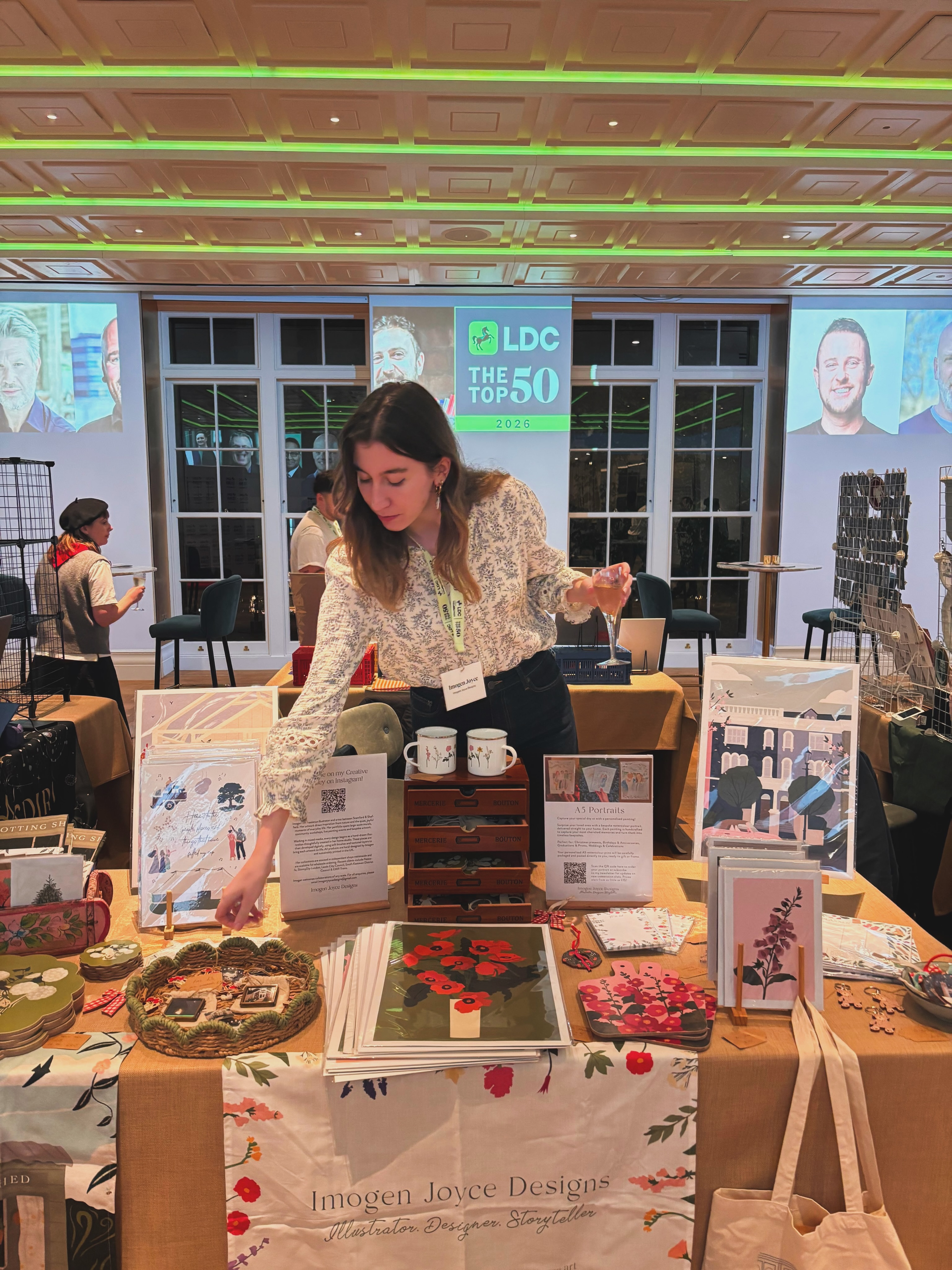 I wish all my art markets came with a glass of champagne 🥂🤣 what an incredible evening at the BAFTAs with LDC and the @kingstrust 🫶
Days like these make me feel so proud of my little business and all of the wonderful places it takes me! Thank you to everyone who stopped by for a chat and to the lovely businesses next to me who kept me company on the night ❤️
.
.
.
.
#baftas #kingstrust #ldctop50 #ukillustrator #smallbusiness