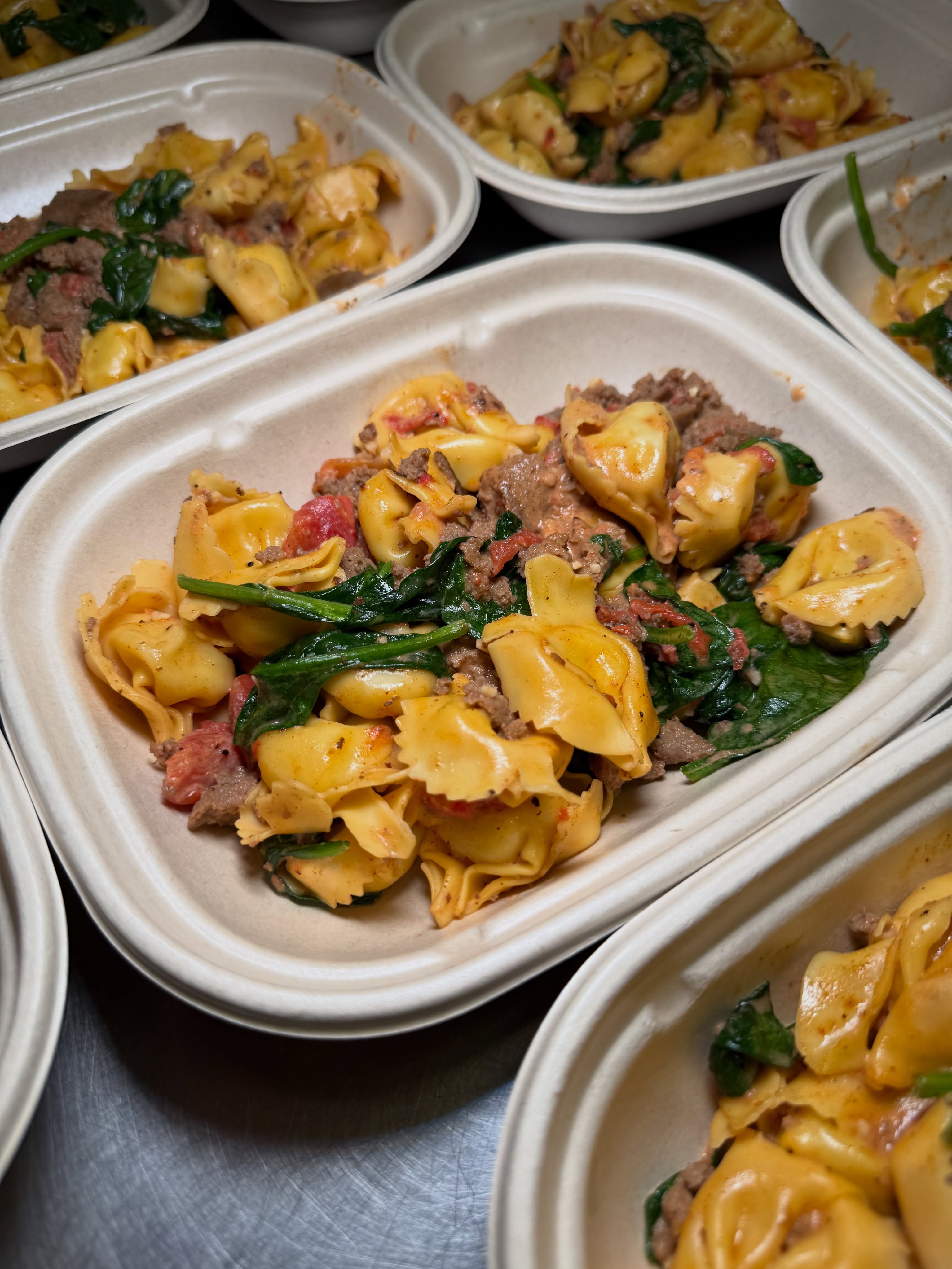 Italian Turkey Sausage, Spinach & Tomato Tortellini
One of the current menu favorites, and we’ve got NEW menu items waiting for you this week! 👀🔥
Get your meals locked in before the deadline, all ordering forms are due by tomorrow!
Nutrimusclemeals.com 🚚
No shopping. No prep. No cooking. Just heat, eat & enjoy.