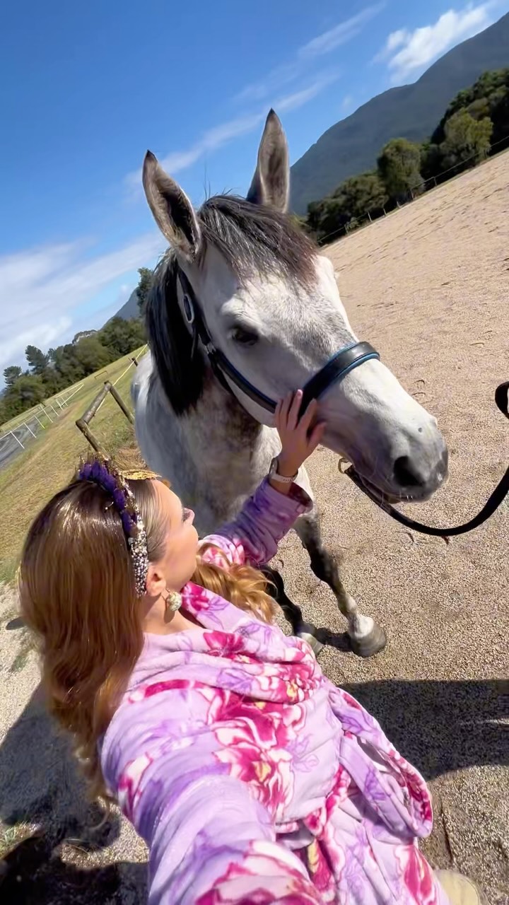 Plot twist: the most unbelievable part of this photo is that it wasn’t made by AI 🧜♀️🦄✨
There’s absolutely plenty of fantasy magic happening here, the incredible @unicornandcooz knows how to turn a photoshoot into another world, but this one came from the old-fashioned method with:
✨ one very real horse
✨ one very real location
✨ one mermaid who is about as real as mermaids get
✨ and a whole lot of creative editing
So now I want to know: what was your verdict before the reveal?
And send this to the friend who thinks they can spot AI every single time 👀
📸 Fantasy editing: @unicornandcooz
🦄 Horse: Bisou, trained by @caitlynkiekebosch
#MermaidTarielle #MermaidLife #RealOrAI #AIOrReal #MermaidMagic