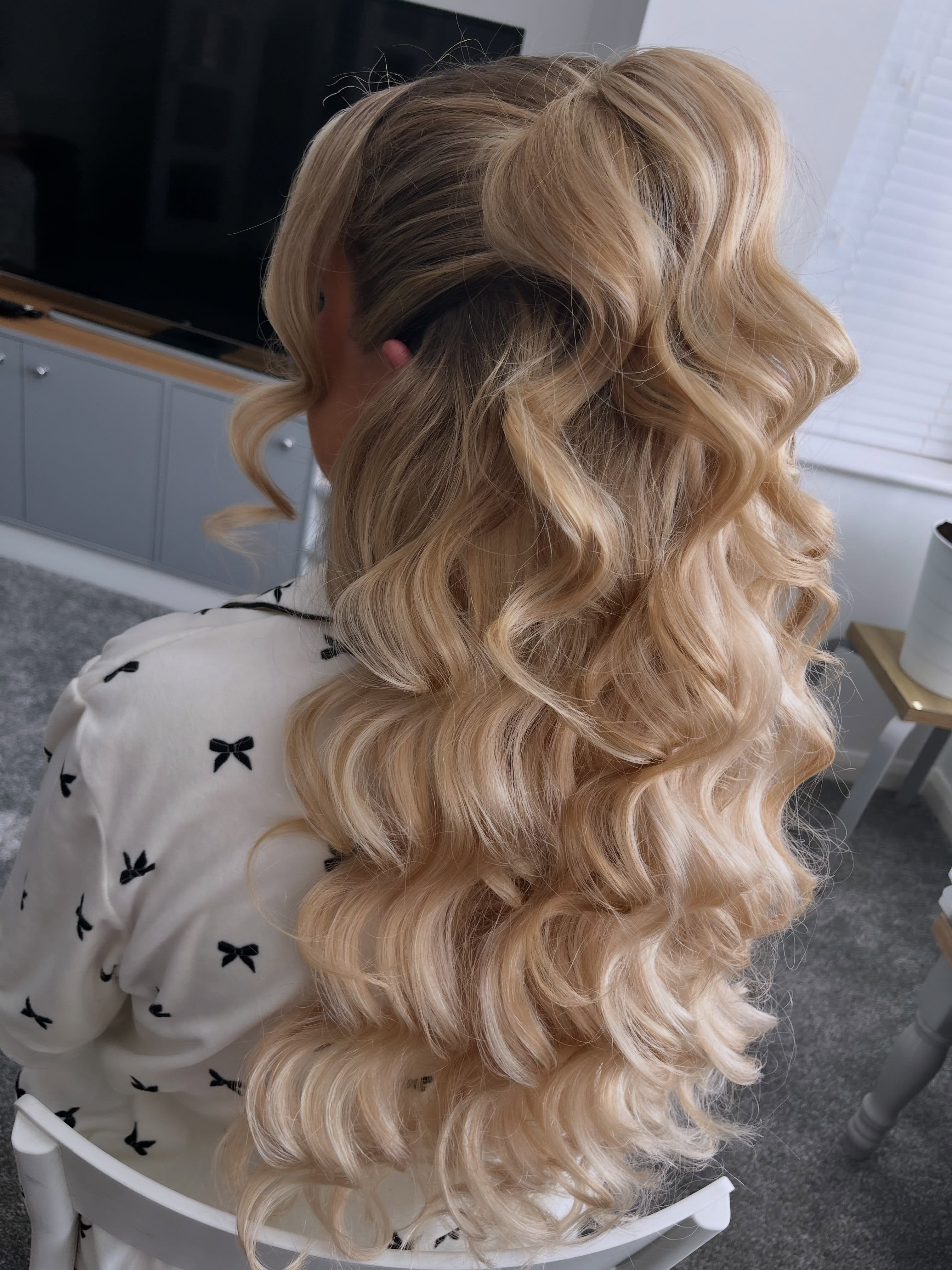 Still not over Keely’s dreamy curls and voluminous waterfall ponytail 🤩✨💕