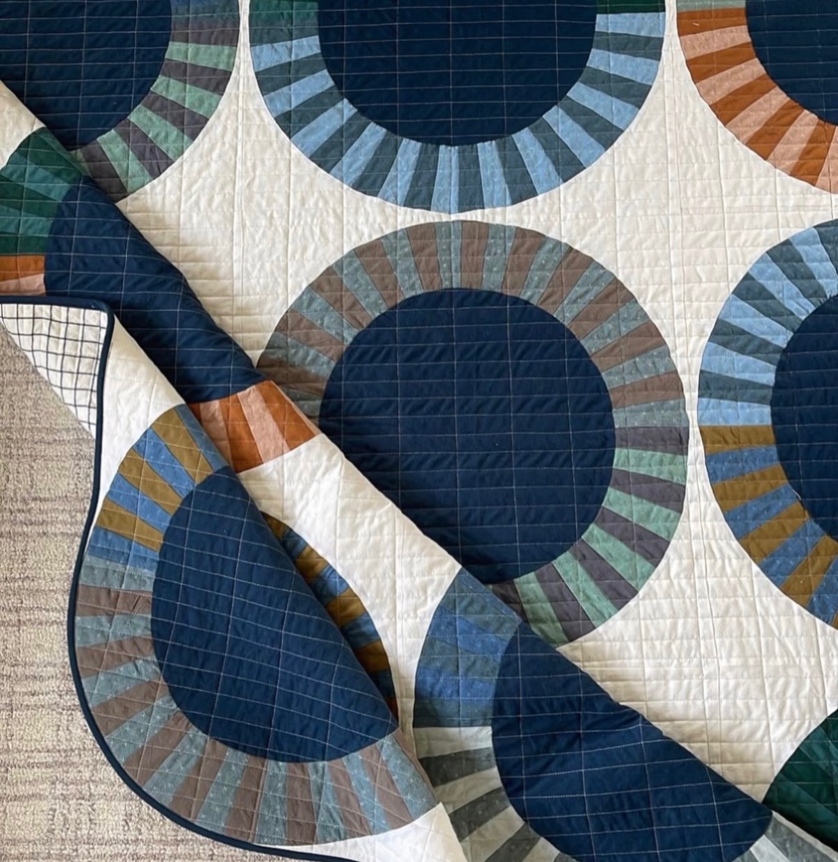 Do you remember this fabulous version of @LatifahSaafirstudios’ Glare quilt, made by @emily_dennis_? I shared it a few weeks ago and haven’t stopped thinking about it since!
We’ve finally put together some gorgeous Sprout Woven fabric bundles so you can make your very own version!
I love this quilt so much. If only there were more hours in the day! 🤍
Swipe to see our bundles.
📷 @emily_dennis_
#cuttingcloth #patchwork #quilt #fabelismfabrics #sproutwovenfabric