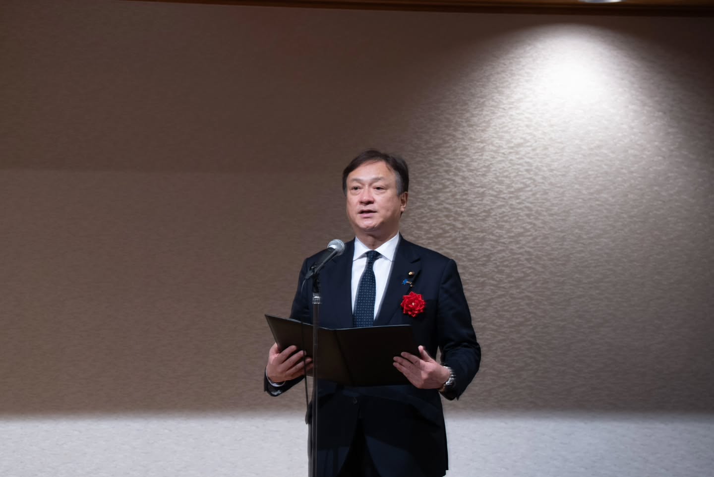 (外務省SNSより)
堀井外務副大臣は、第66回海外日系人大会参加者歓迎交流会に出席し、歓迎の挨拶を行いました。
#外務省 #MofaJapan
(写真提供:公益財団法人海外日系人協会)