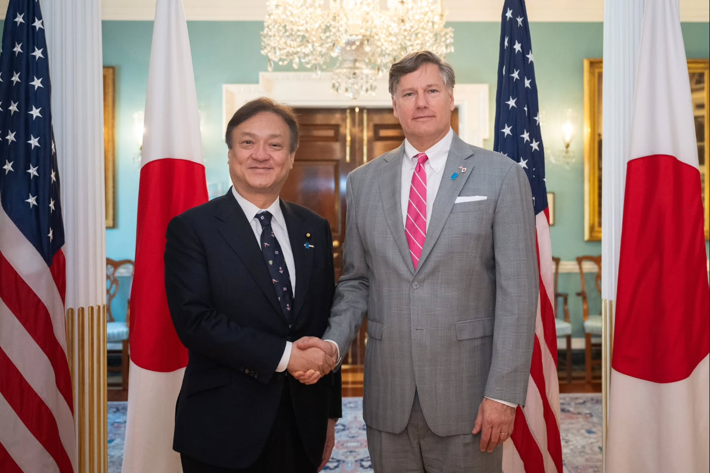 (外務省SNSより)
堀井外務副大臣は、クリストファー・ランドー米国国務副長官と会談を行いました。両者は、日米同盟の重要性と、地域の平和と安定に対する両国のコミットメントを再確認しました。
#外務省 #MofaJapan