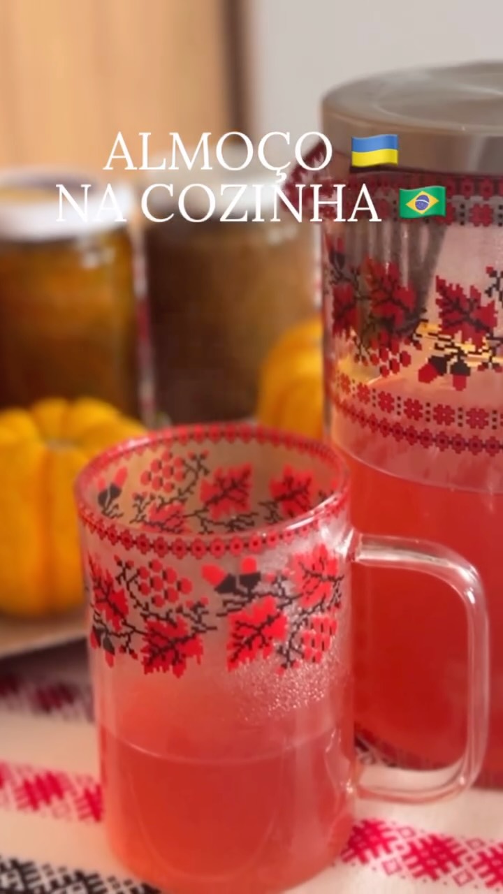 No novo vídeo do canal Azul e Amarelo, te ensinamos o passo a passo completo para preparar um cardápio incrível, fácil e irresistível:
🍽️ Prato Principal: Shpundra
🥗Salada
🍰 Torta cremosa de ameixa
🍹 Bebida: Refresco natural de frutas (Kompot)
👉 O vídeo completo já está disponível no nosso canal do YouTube! Clica no link da bio para assistir e fazer hoje mesmo.