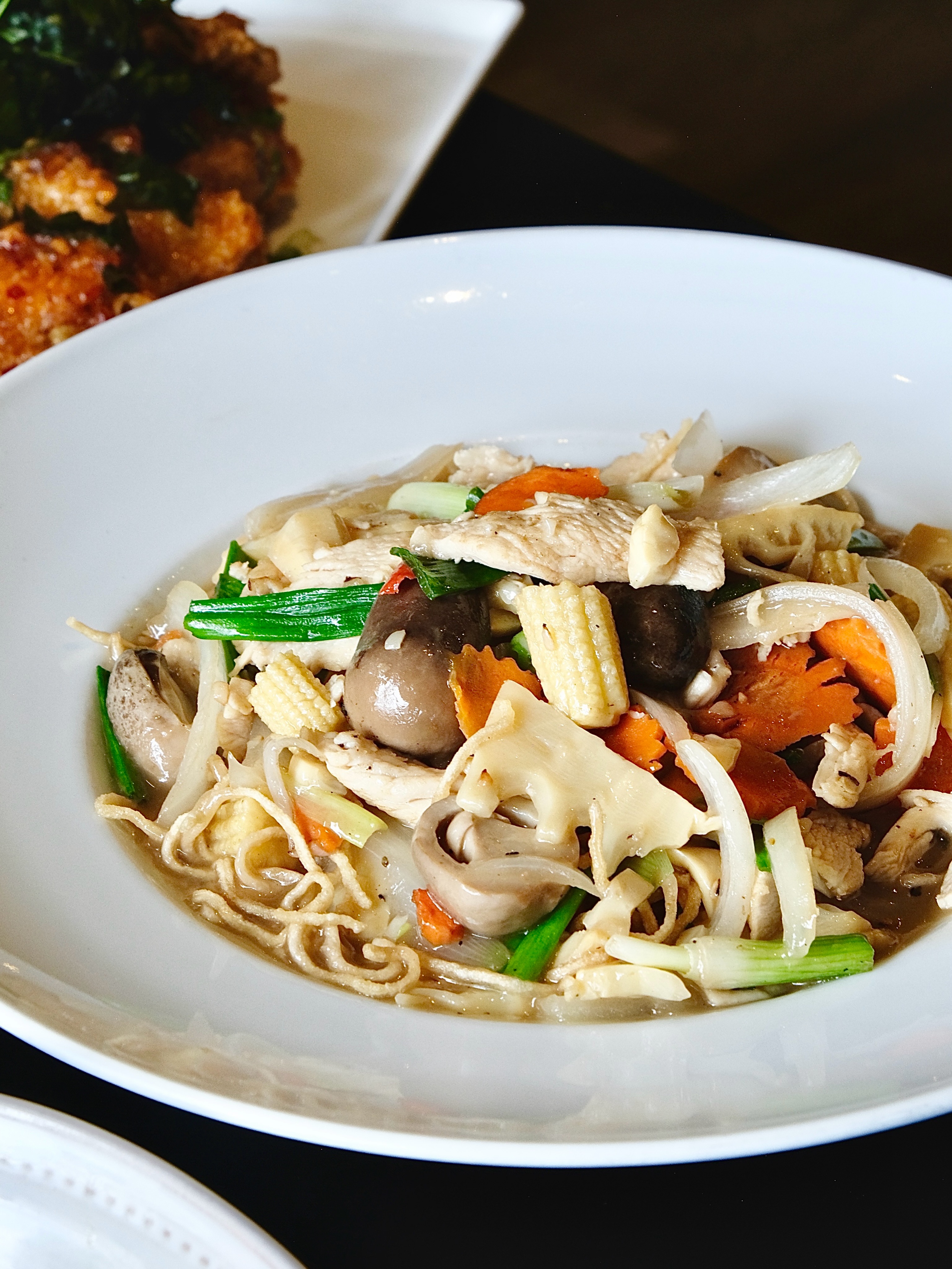 Some days just call for a big plate of noodles. Come grab your noodle fix at Amphawa Thai Noodle House this weekend! 🥢🤤💛
Amphawa Thai Noodle House
📍5020 Geary Blvd., San Francisco, CA 94118
☎️Tel: (415) 221-2824
⏰Open Daily 12:00pm-10:00pm
🎉Get 5% off all Takeout/Delivery orders when you place an order directly from our website www.amphawathai.com🎉
We also deliver @DoorDash @UberEats 🥡🚗
#amphawathai #thaifood #GowSeMee #EggNoodles #Noodles