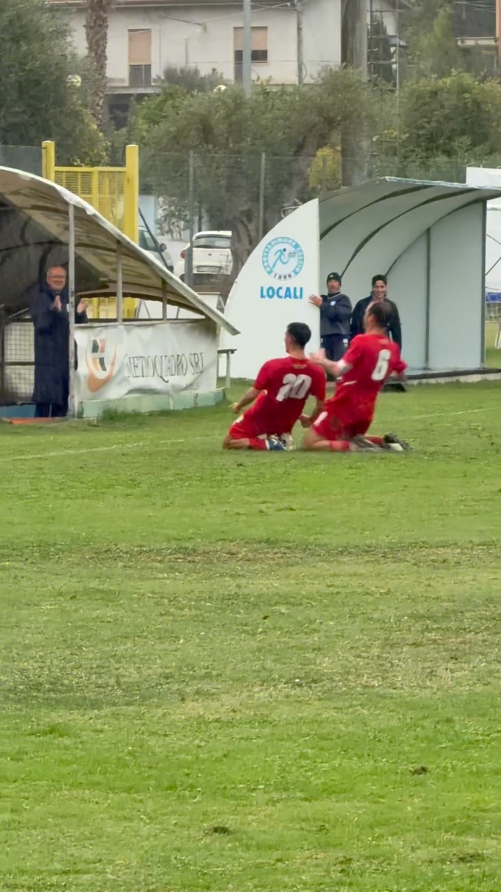 ⚽️ GOOOOL GROTTAMMARE! 🤍🩵
🔥 Il Grottammare cala il tris! Santori firma la rete del 3-1 e ristabilisce il doppio vantaggio biancazzurro!
⚽ SANTORI
🏟️ Grottammare 3-1 Acquasanta
#GrottammareCalcio1899 #ForzaGrottammare #Goal