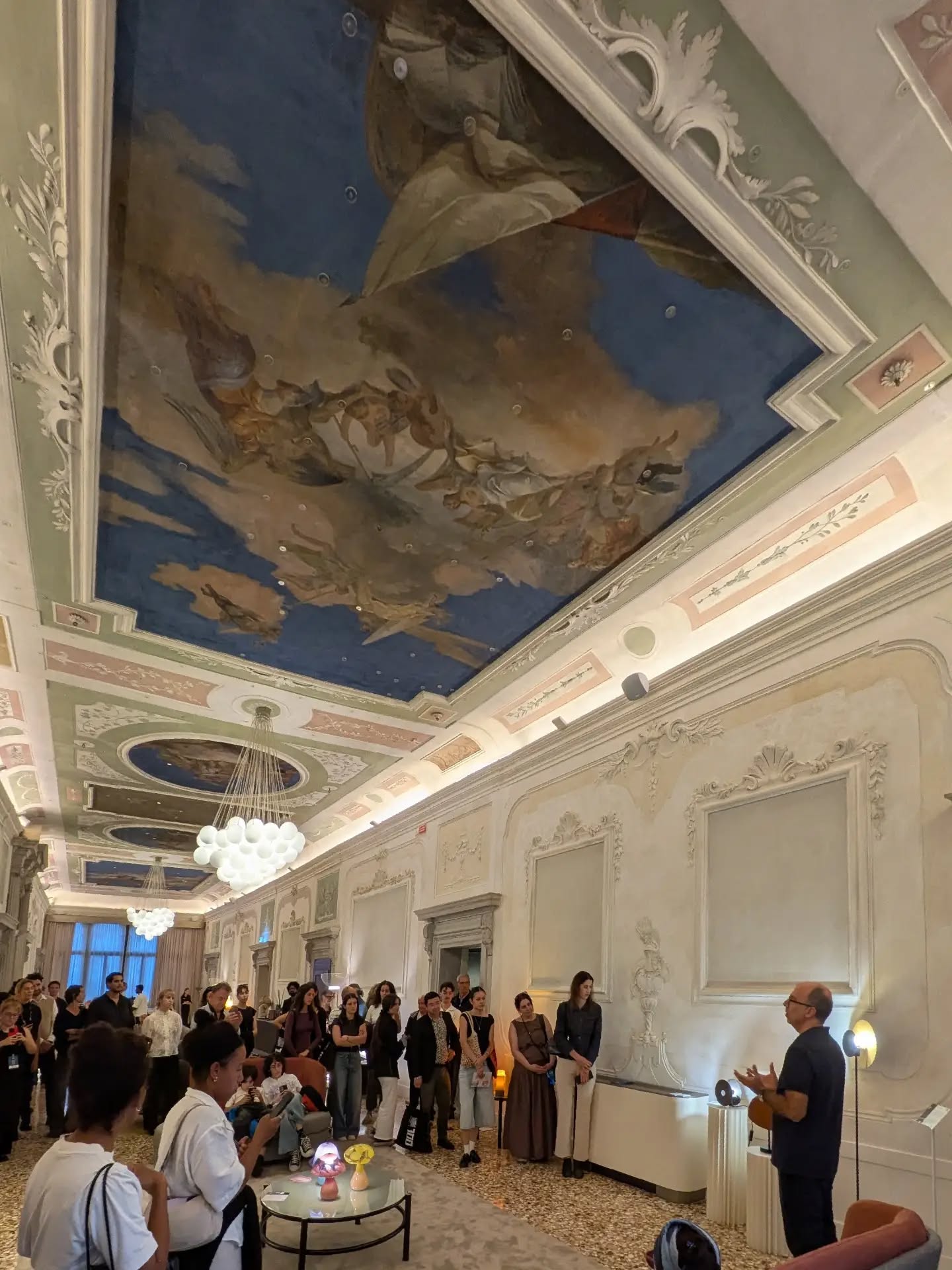 Introducing Boah Nova at Palazzo Nani on the very first day of the Venice Design Week! It is an absolute honor to bring Portuguese design to such a prestigious event. Seeing our pieces here, surrounded by so much history and creativity, is a dream come true. A huge thank you to everyone who believes in Boah Nova and made this journey possible - your support means everything to us. If you are in Venice, come say hello and see our lighting in person! @venicedesignweek #BoahNova #VeniceDesignWeek #LightSelection #PalazzoNani #PortugueseDesign