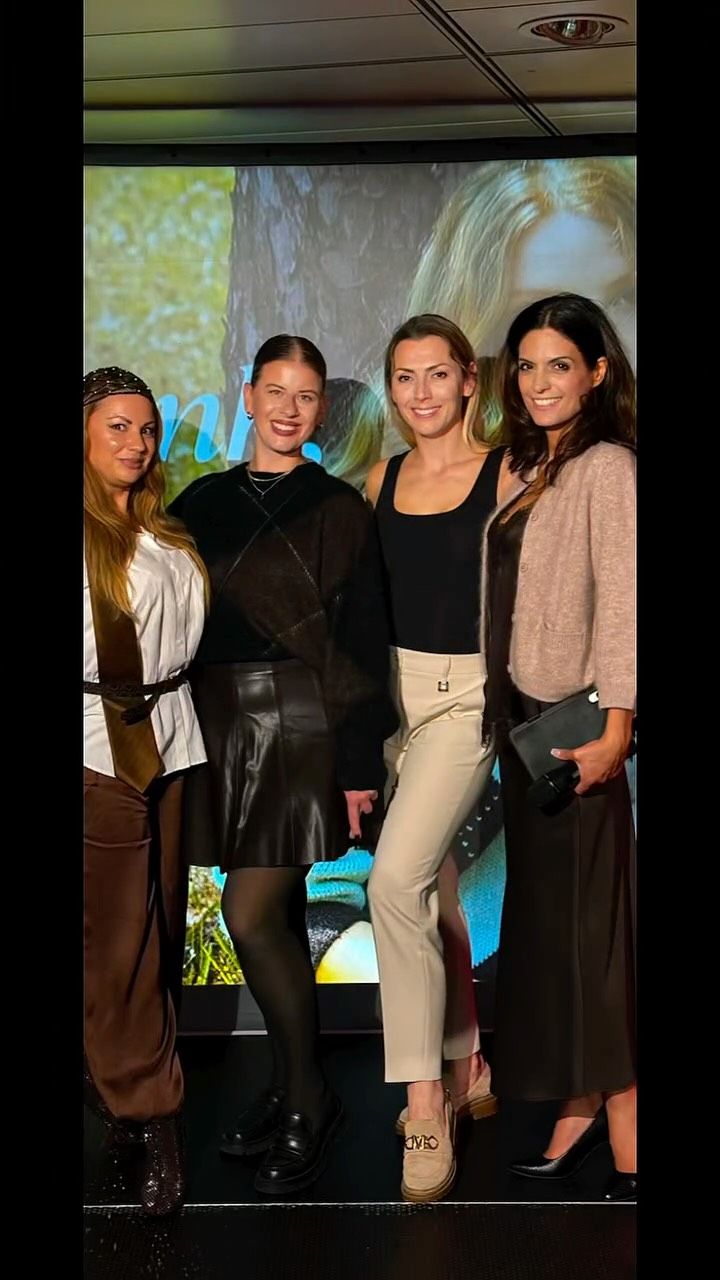 50 Jahre Modehaus ZINSER in Lahr – das wird mit Stil gefeiert! 🥂✨
Zur Ladies Night gab’s Inspiration für die Herbst-/Wintergarderobe – und zum Jubiläum 20 % auf alles! 🛍️ Da feiert der Kleiderschrank gleich mit. 😉
Ich durfte durch den Abend führen und sage: Herzlichen Glückwunsch, liebes ZINSER-Team! Auf viele weitere modische Jahre! 💛
#Zinser #Lahr #50JahreZinser #LadiesNight #AgnesZimmermann
