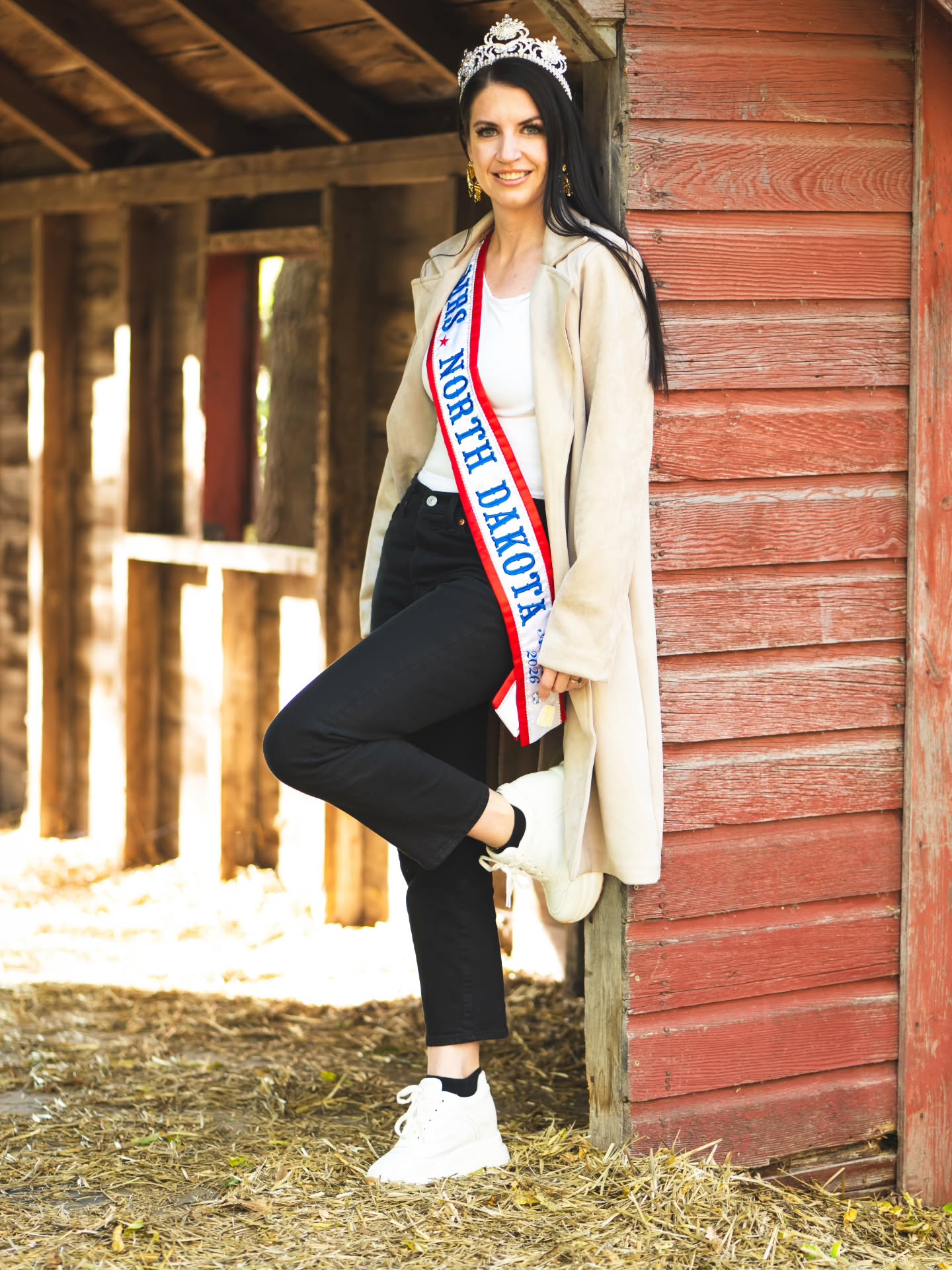 🍁✨ Autumn Elegance ✨🍁
Mrs. North Dakota America embracing the beauty of fall during the Forevermorley sister queen photoshoot at Nelson’s Pumpkin Patch. 👑🍂
📸 Windland Photography @windlandphotography
👖 @shop_prettyb
#ForeverMorleyQueens #wearefamily #MrsNorthDakotaAmerica #autumn