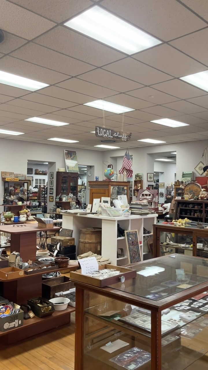 Open the shop with me on a rainy Saturday morning. This is sort of ASMR lol.
It’s going to be a dreary day guys, come spend it with us! We have ice cream, antiques, a fabric shop, a rock shop… what else do you need? I’ll even put football on the TV for you if you want!
Open today until 5:00pm 🫶🏼