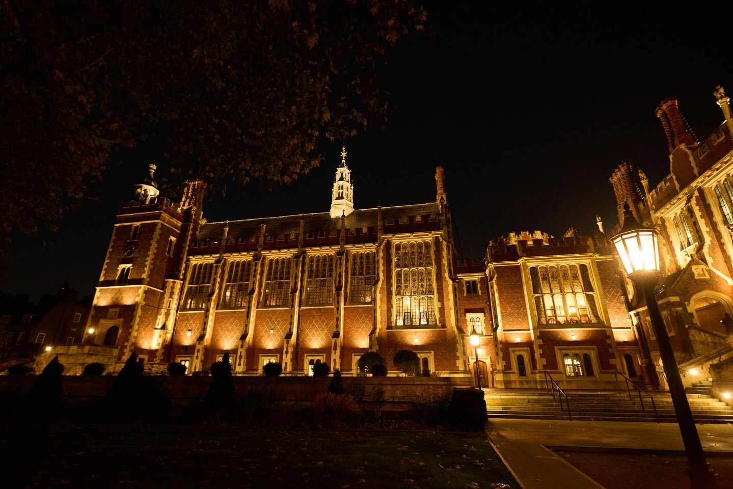 🦚 The most glamorous evening in venture capital returns on Thursday 3 December.
For the second year running, the Venture Capital Winter Ball takes over The Honourable Society of Lincoln's Inn, one of the most historic institutions in the United Kingdom. Its Great Hall, cloisters and courtyards are the setting for an end-of-year celebration that has sold out three years in a row.
If last year is anything to go by, it is worth booking early.
Watch last year's highlights: https://www.youtube.com/watch?v=ixpZZHe3kNw
Date: Thursday 3 December 2026
Time: 7:30 PM to 12:00 AM
Location: The Honourable Society of Lincoln's Inn, London
Strictly black tie.
Register here: https://lu.ma/vcball26
LVCN Members receive discounted access to the Winter Ball.
Not yet a member? Explore LVCN Membership: https://www.londonvcnetwork.com/membership