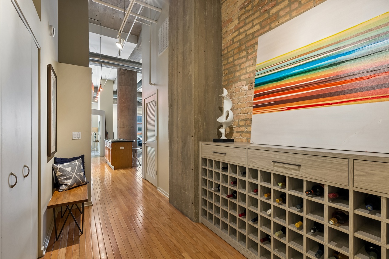 We always love a loft that embraces the rugged beauty of its original finishes — exposed brick, industrial steel, and weathered wood — while we soften the space with cozy textiles, greenery, and pops of color. #chicago #chicagorealestate #havenhomestager #chicagohomestaging #stagingworks #stagingsells #staging #homestaging