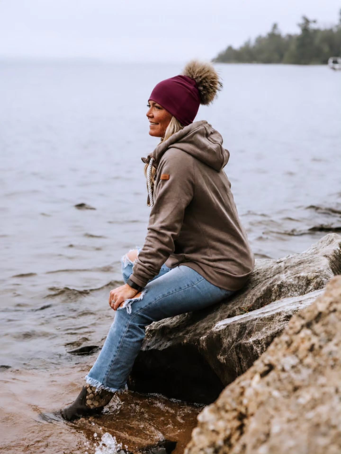đ MOVE OVER, NEUTRALS⌠BURGUNDY IS HAVING ITS MOMENT! â¤ď¸
Our new fall favourite has arrived! đ Rich, cozy, and effortlessly stylish, our Burgundy Fabric Beanie is the perfect pop of colour for sweater weather!
And the best part? Our fur poms are interchangeable! đ¤
đď¸ Fall in love with burgundy!
Shop now at POMBOMB.ca
#POMBOMB #FallFashion #FallFavorites #BeanieSeason #CanadianFashion
