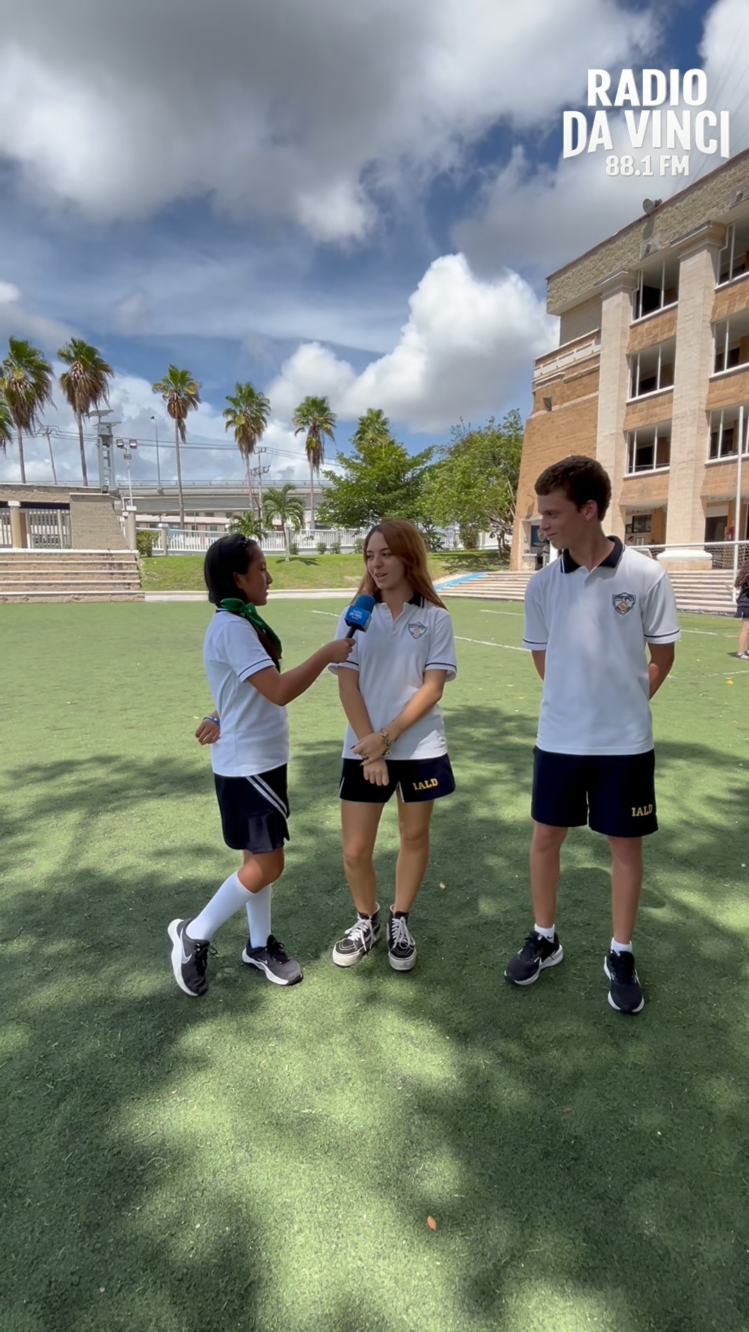💚🎤 ¡Estamos con… Secundaria Da Vinci!
En esta edición de Estamos con…, nuestros alumnos y maestros de Secundaria del Instituto Americano Leonardo Da Vinci participan en un divertido ping-pong de preguntas y respuestas para compartir con nosotros qué significa la salud mental. 🧠✨
A través de sus voces, buscamos conocer más a nuestra comunidad estudiantil y fortalecer un espacio seguro donde cada persona pueda expresarse, compartir sus ideas y sentirse escuchada. 💚
Porque todas las voces cuentan y hablar de lo que sentimos también es parte de crecer.
#EstamosCon #OrgulloDaVinci #SaludMental #VocesJuveniles #ComunidadDaVinci #RadioDaVinci 📻