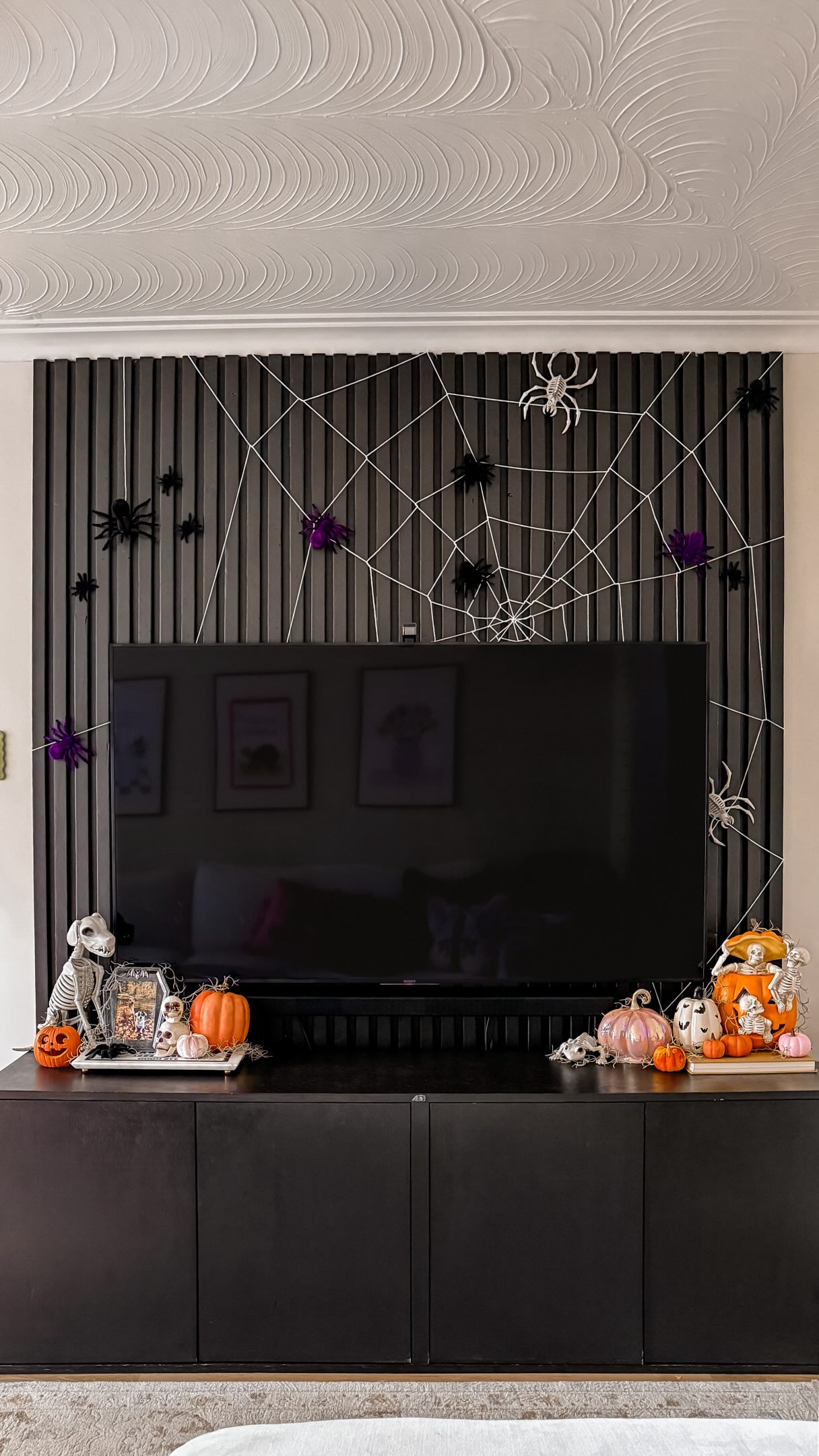 kicking off spooky season decor with a giant DIY spider web 🕷️🕸️
#halloweendiy #spookydecor #yarnspiderweb #halloweendecor #decordiyideas
halloween crafts, spooky season, spider web, fall decorations, giant spider web