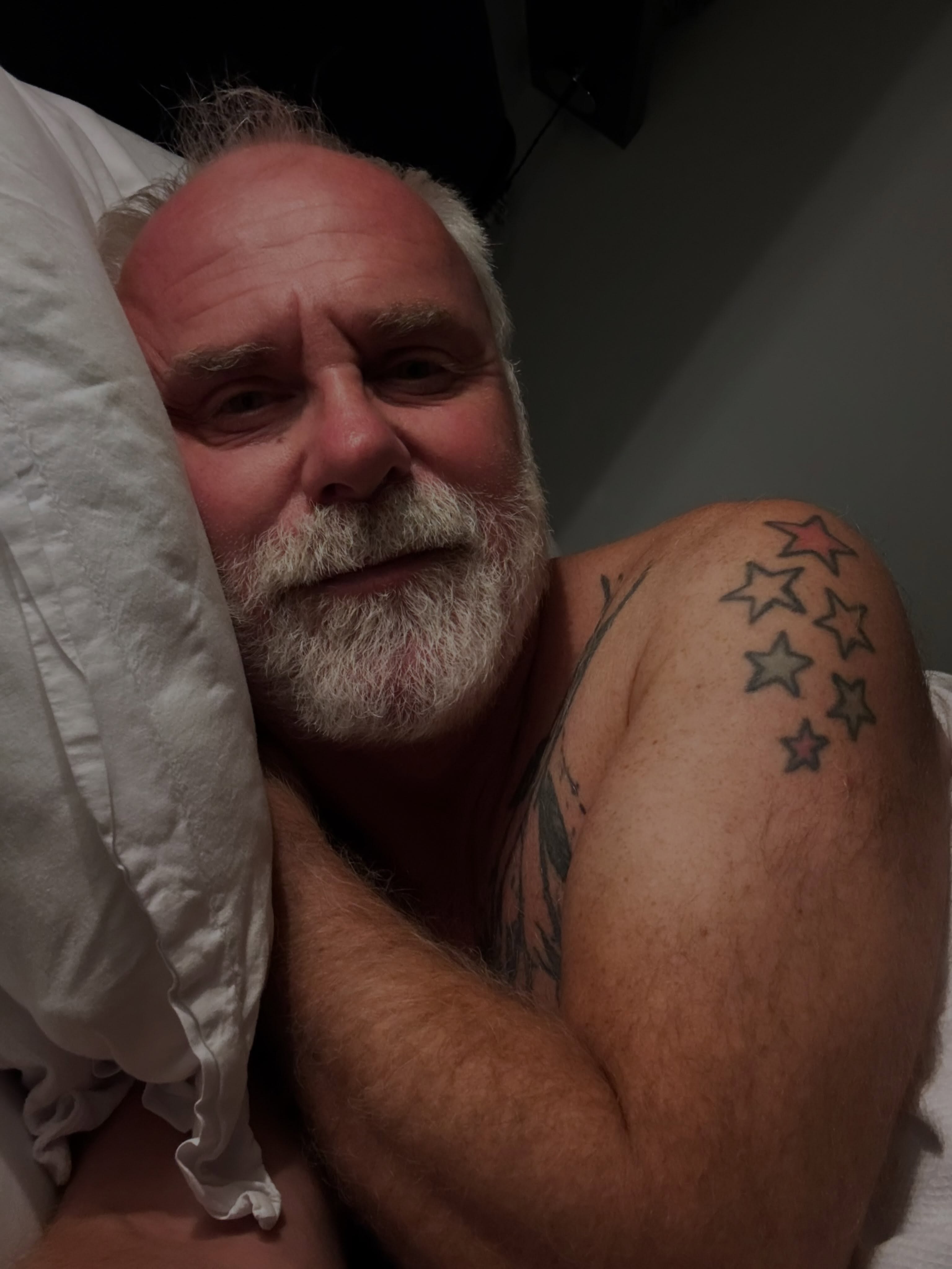 So happy to be in bed after a quite frankly awful week for many reasons. Working from home tomorrow, so that's a small reprieve 🛌#thursdayisthenewfriday #mensmentalhealthawareness #indieauthorsofinstagram #gaybookstagram #queerfiction
