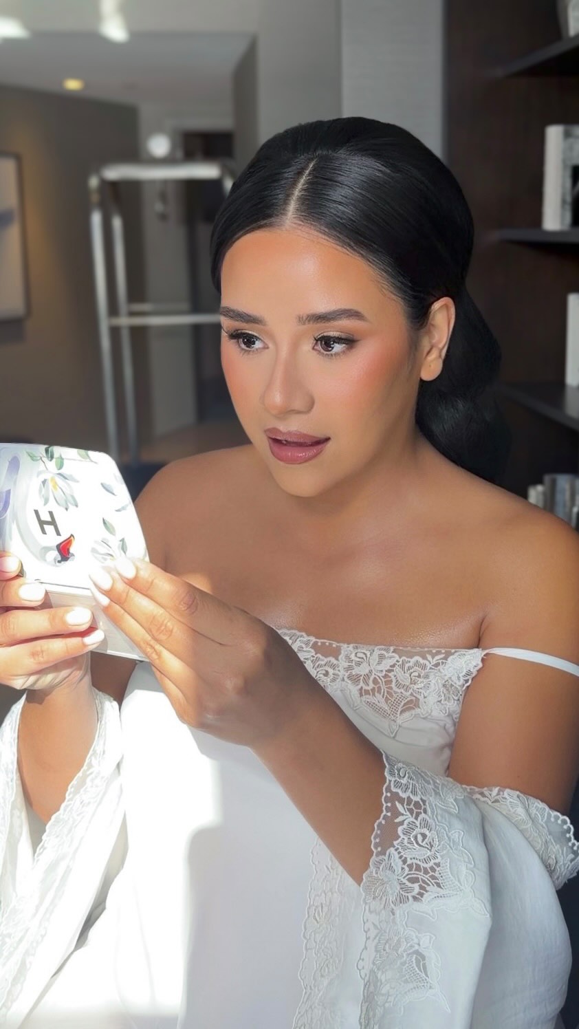 Glam My Bride With Me 🤍✨
Bringing back one of my favorite bridal makeup series!
Watch me create my signature Elevated Bridal Glam, where full coverage meets soft tones and a flawless, skin-like finish.
From skin prep to the final reveal, here’s a behind-the-scenes look at wedding morning glam.
Save this for your bridal makeup inspiration! 🤍
Makeup @verosolimanbeauty
Hair @beautyby_pri
#NJBridalMakeupArtist #BridalMakeupInspiration #LuxuryBridalMakeup #BridalMakeupTransformation #NJBrides