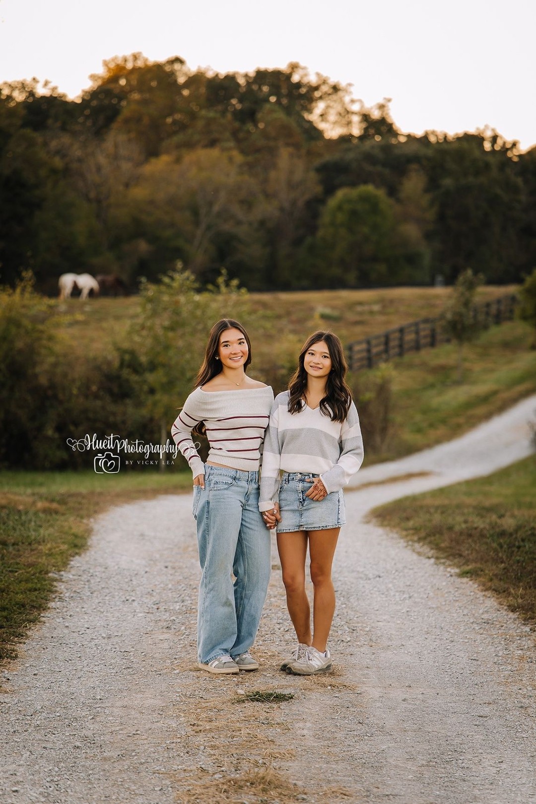 Warm golden light and time together make family photos worth holding onto. Book your session at www.hueitphotography.com.