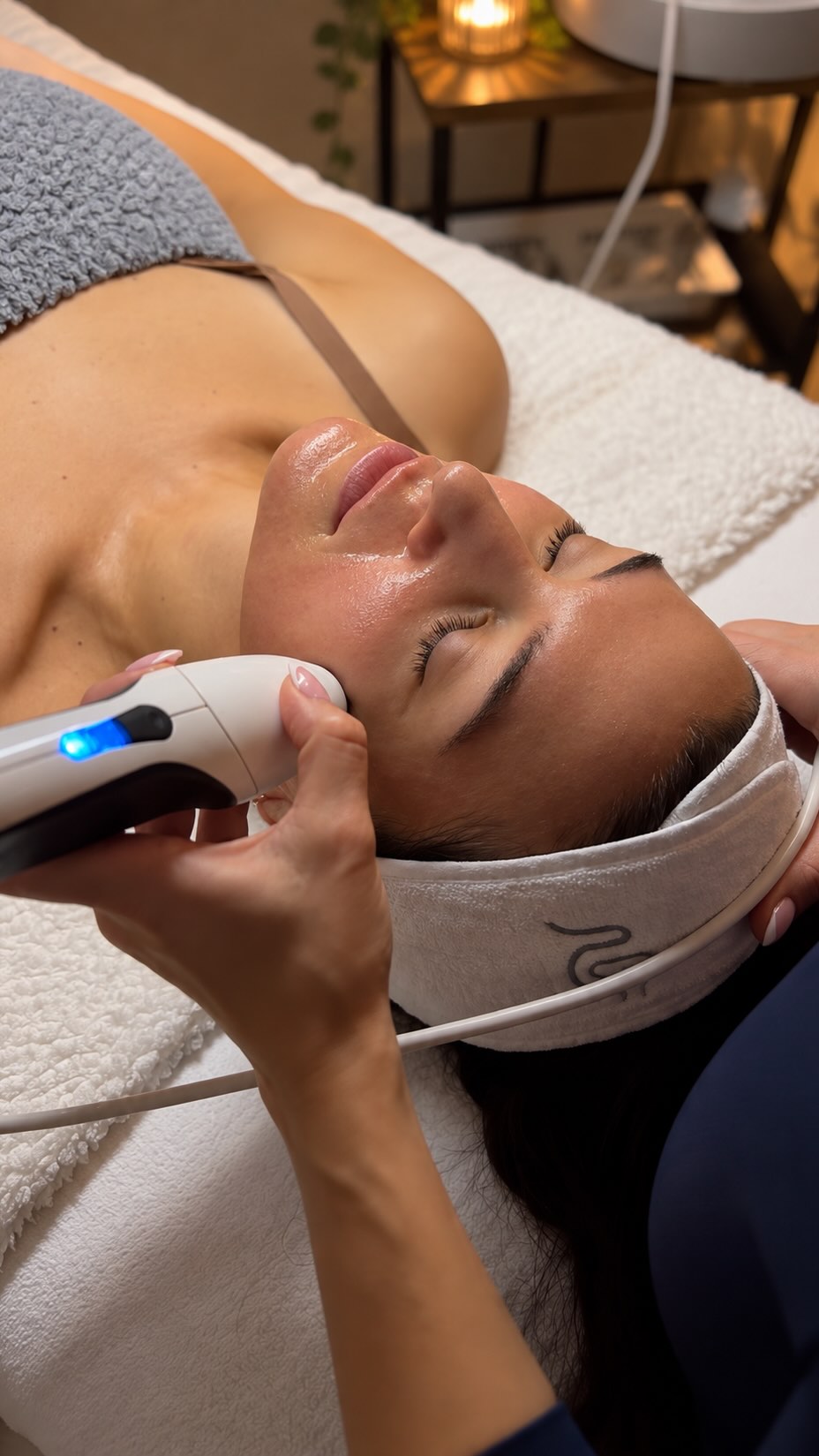 The ultimate skin transformation? It’s DIVINE.
Lift, tighten, smooth & rejuvenate, all in one powerful treatment!
Our Divine Pyramid Facelift combines 4 advanced technologies to target skin laxity, fine lines, wrinkles, texture and loss of firmness.
Think firmer, smoother, more youthful-looking skin!
Because great skin doesn’t happen by chance. It happens with the right treatments.
Ready to give your skin a little lift? Book your appointment today!