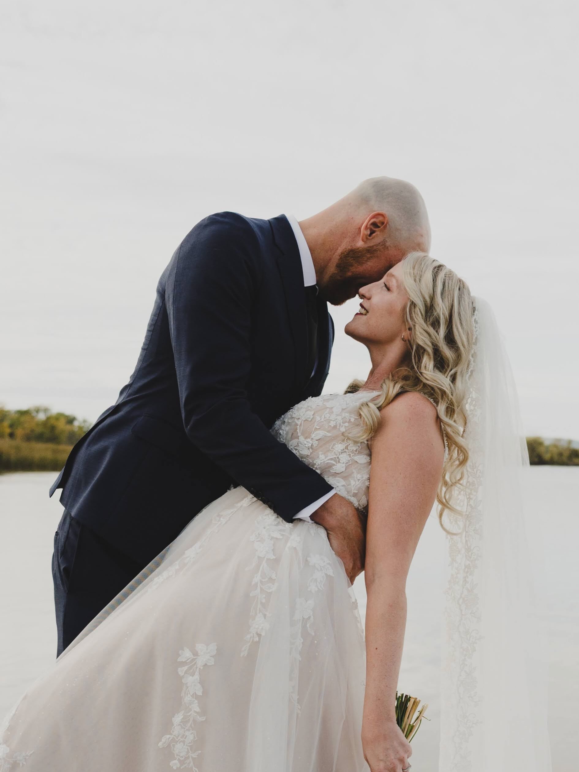 Happy 1 Year Anniversary to Jen & Travis! ✨
Looking back on their beautiful family affair from a year ago - surrounded by love and their sweet daughter. And can we talk about that epic dip shot?! Absolute perfection.