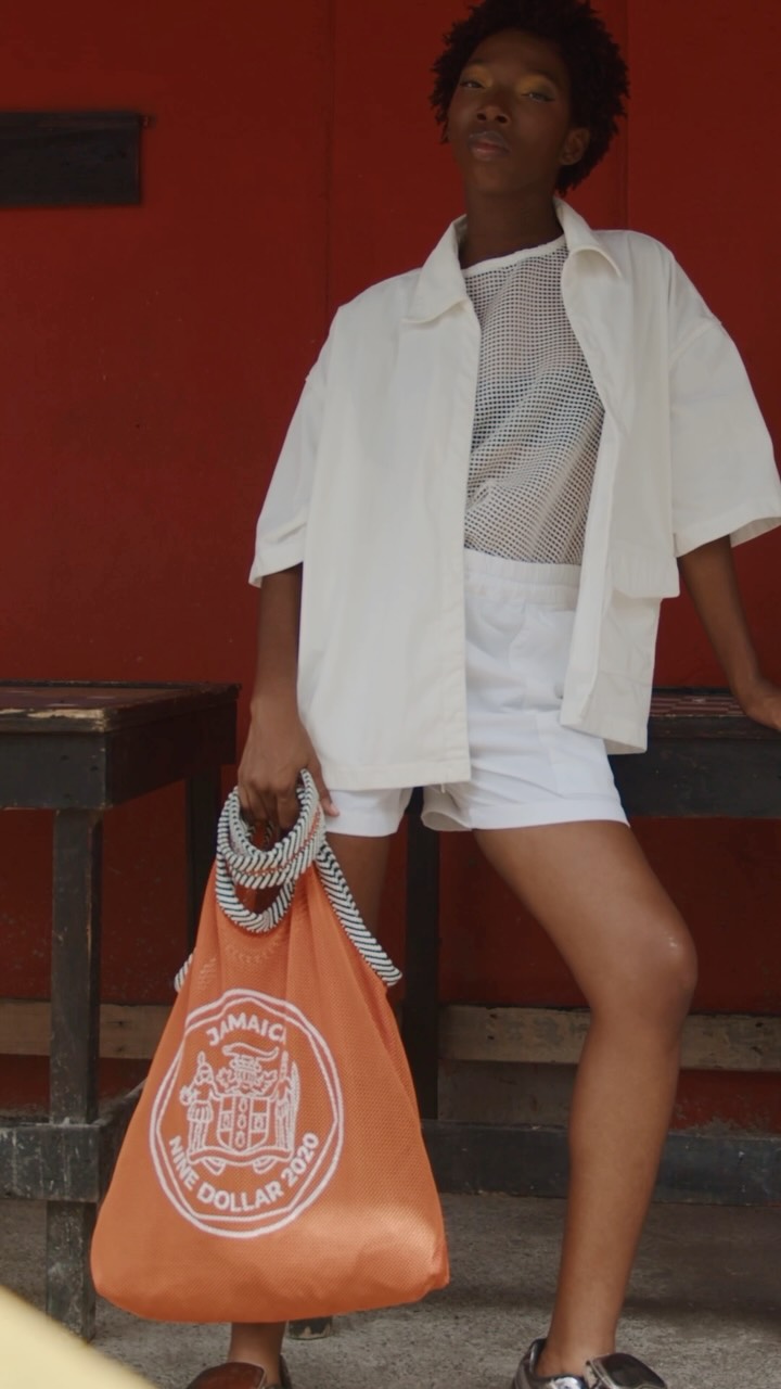 The Kingston Tote! @tribeninestudios 🧡💙 RESTOCK✨
Come see the newest, coolest, addition to your wardrobe in store now! They are FLYING! Out the door. So grab yours while you can🤭🇯🇲
#Locale #LocaleJamaica #ThePinkBuilding #TribeNineStudios