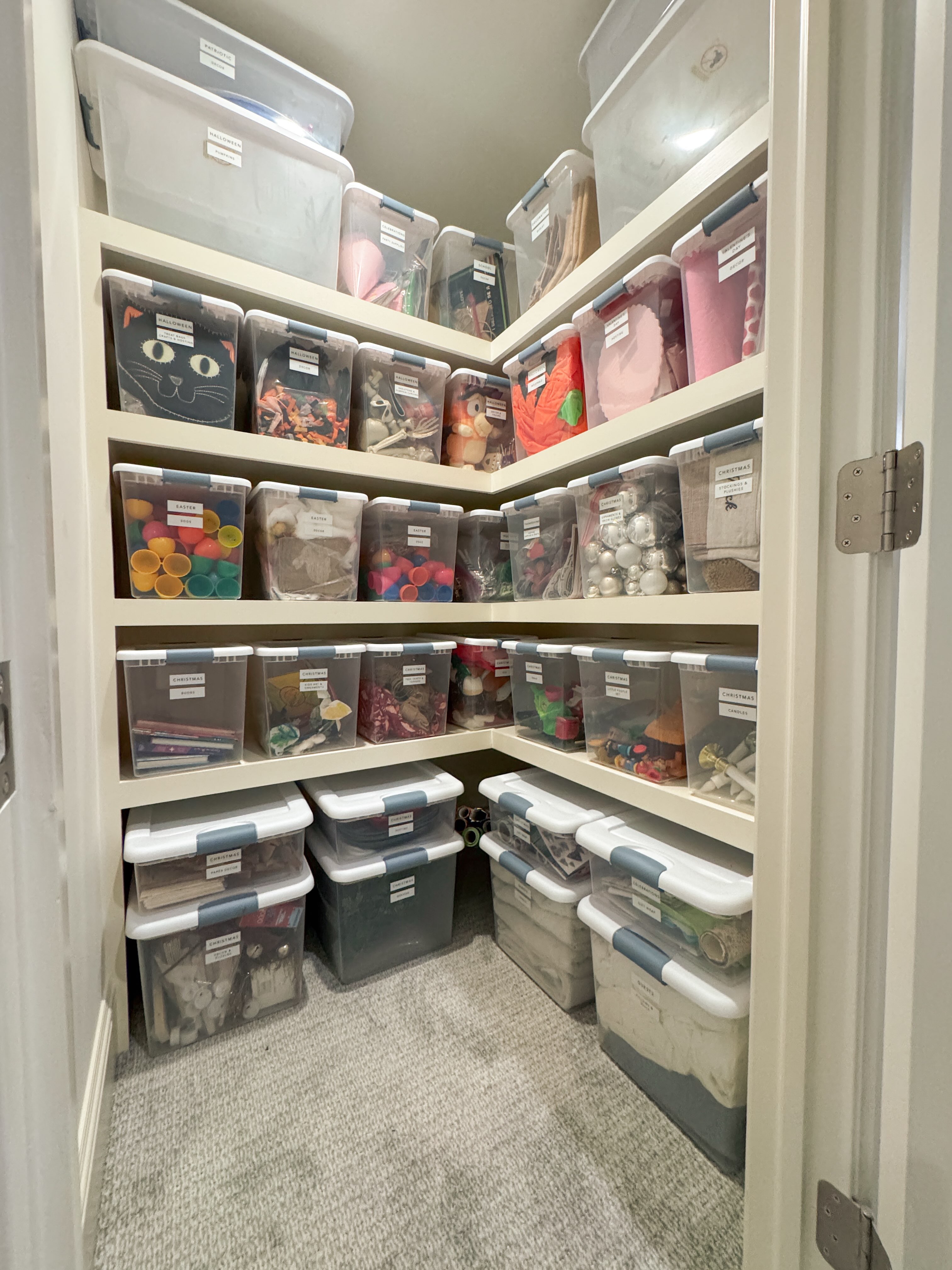 We organized this storage space by creating clear categories and making everything easy to see and access. Now, every box has a place and finding what you need is simple✨
#organizingengineer #professionalorganiser #clean #satisfying
Before
After
Before
After