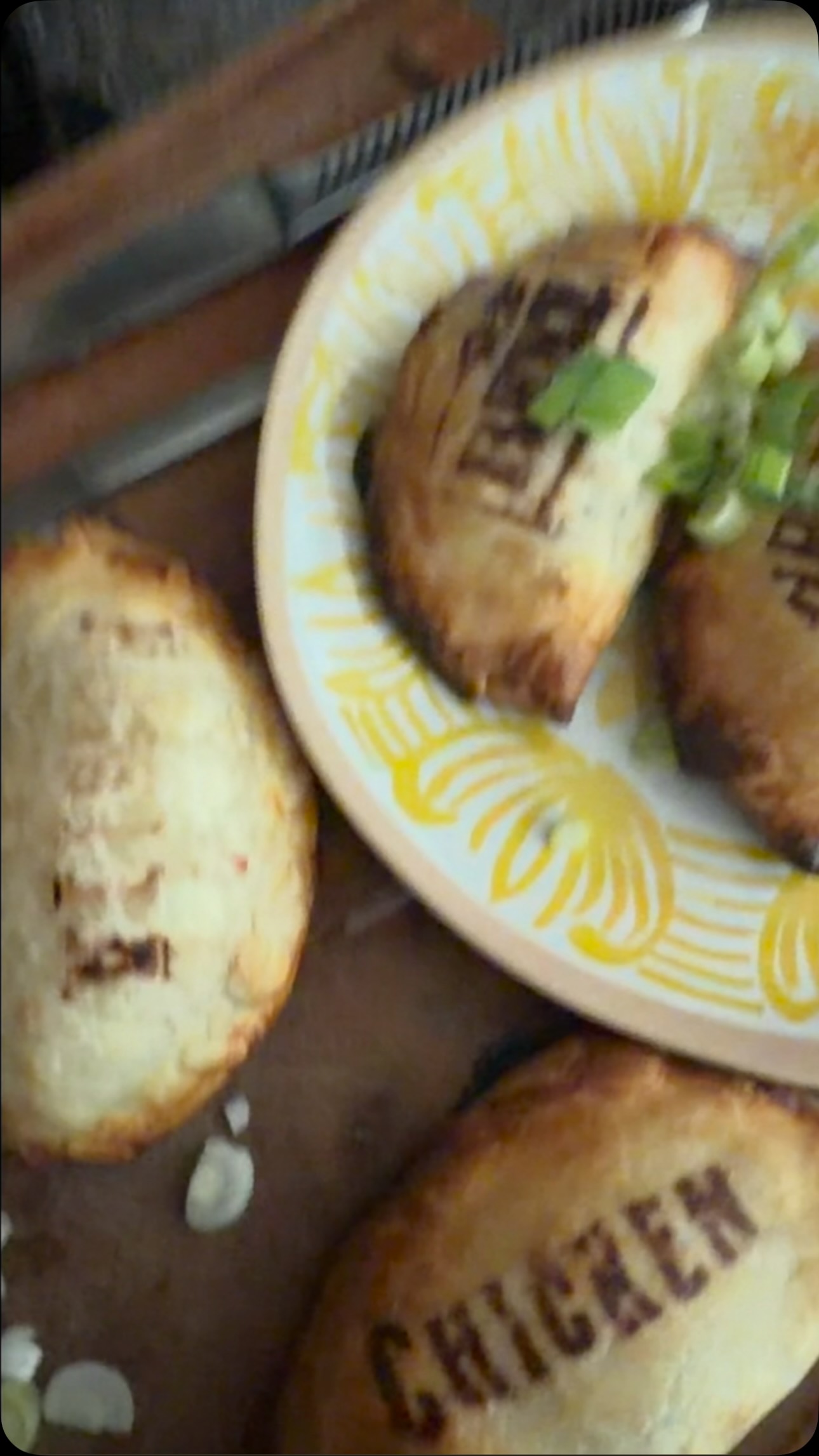 🥟🇦🇷 A little Che Chori magic, right from your own oven!
Golden, perfectly baked, and packed with flavor. 🤤
Our frozen Che Chori empanadas make it easy to enjoy your favorites at home, fresh out of the oven whenever the craving hits!
Stock your freezer, bake when you’re ready, and enjoy a little taste of Argentina without leaving home. ❤️
📍3124 W. 16th Street, Indianapolis
#CheChori #Empanadas #CookAtHome #ArgentineFood #indianapoliseats