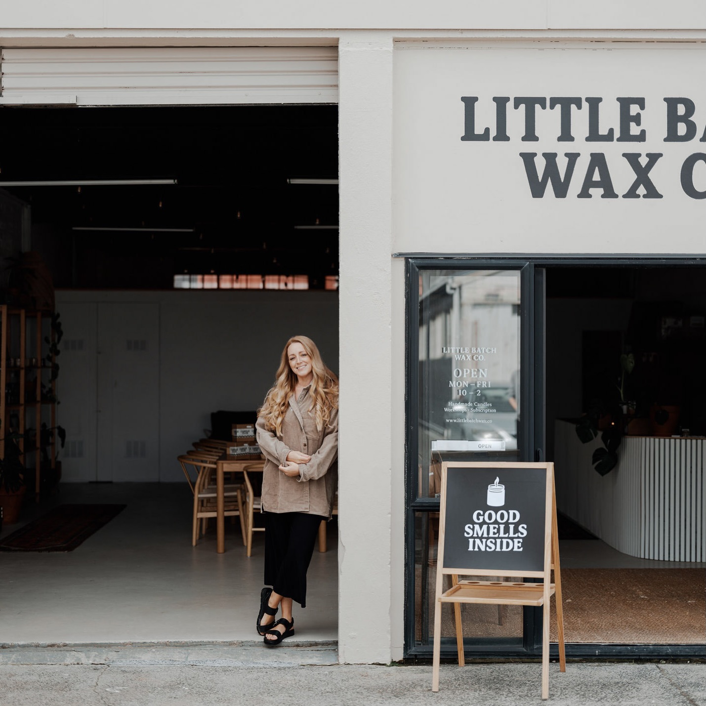 Hi! I’m Beth, the candle maker behind Little Batch Wax Co. in Pukekohe.
I live on a 10-acre farm in Pukekawa with my husband, our two young boys and my much-loved chickens.
I’ve always enjoyed making a house feel like home, and scent is such a big part of that. Lighting a new candle to celebrate each season brings me so much joy, and getting to share that with others is really, really special.
This past year has been a big one for Little Batch. We’ve celebrated a year in our Pukekohe warehouse and welcomed 100 members into our Candle Club. I’m thankful every day that I get to call this my job.
If you love cozy spaces and candles that smell like cabins, I think you’ll like it here. 🤎
And fellow Christmas lovers: there are three delicious festive scents coming very soon!
Now tell me, which scents remind you of home? ⤵️
📷: @findyourfranklin / @ethanlowryphotography