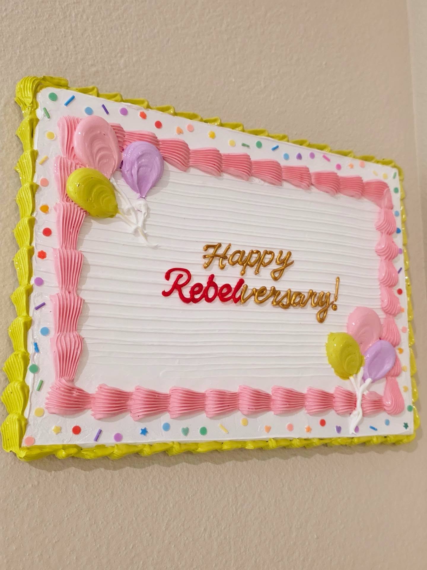 Happy Rebelversary @rebelteahouse 🥳🧋🎊 For this 4th anniversary, we are happy to be a part of this weekend long celebration! We will be vending at Rebel alongside our friend @sevenfingersbakedgoods this Friday 10/9 from 12-4pm! There will be delicious homemade apple pastries, a limited edition menu of specialty drinks... and art! 🍎🎨🍰
#cakecanvas #decaturga #atlanta