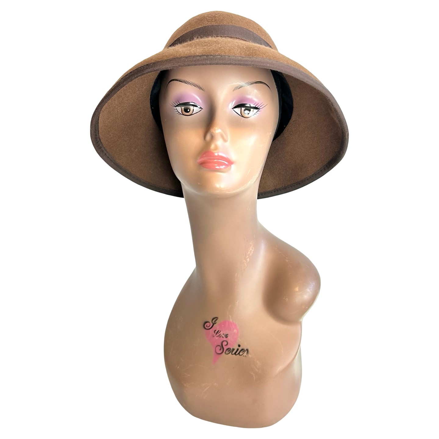 Chestnut brown, wool felt, and pure 1960s elegance — our Vintage 1960s Lampshade Cloche Hat is the perfect finishing touch for cozy dark academia or retro-preppy outfits. One size fits most. Link in Bio
#VintageFinds #ClocheHat #1960sStyle #WoolFelt #VintageFashion #RetroStyle #ThingsVintageCA