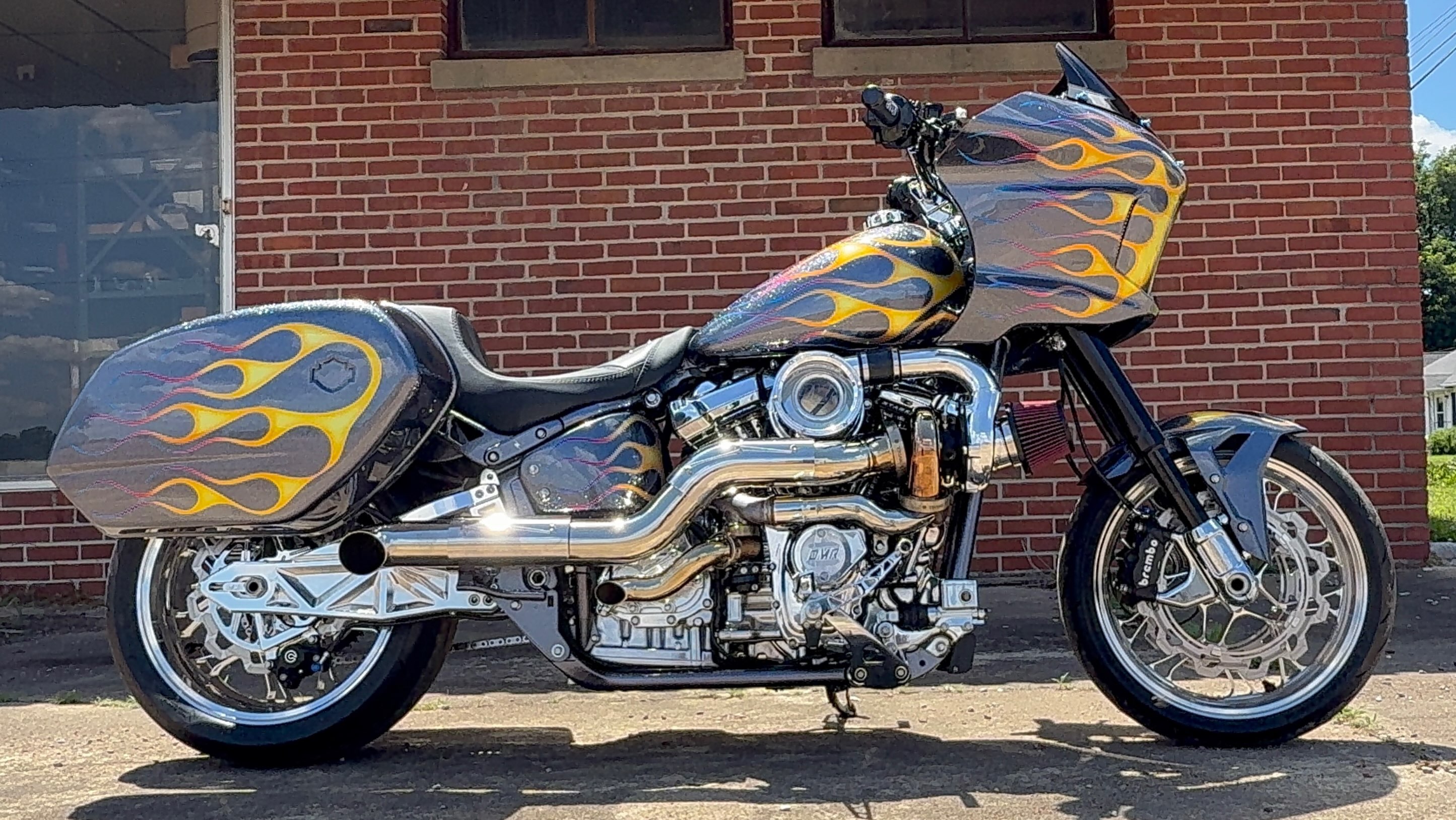 2026 DMR x @harleydavidson x @bornfreeshow Lowrider ST build
#harleypartner
#harleydavidson
#bornfree17
#harleypartner
@harrisonbbarnes
@traskperformance
@lyndallbrakes
@rrmph
@jamescarterseats
@evolution_industries
@feulingparts
@ridedunlop #ridedunlop
@arlennessmotorcycles
@customcycleengineering
@whovillespeedandcustom
@codychildress
@painthuffermetalflake
@fourrivershd
@thundermaxefi
@a1mike
@chewyspowdercoating
@mymachinist
@jeremywilliamson5577
@sik_paint
@forever_rad_
@fox
@brinxgarage
@ridefoxpv
@bamco_motorsports