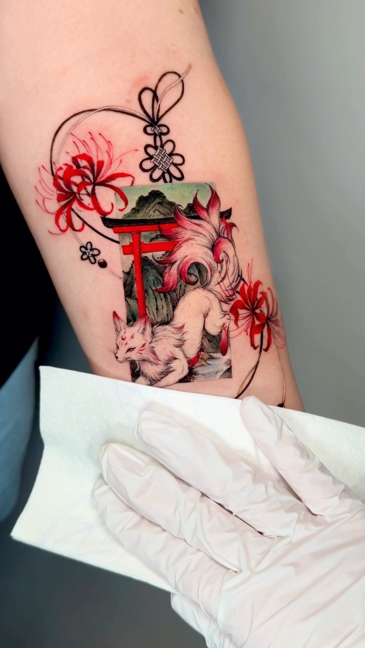 Kitsune and Spiderlily Charm done by @boratattoo
Booking via:
www.crybabyffm.com/contact