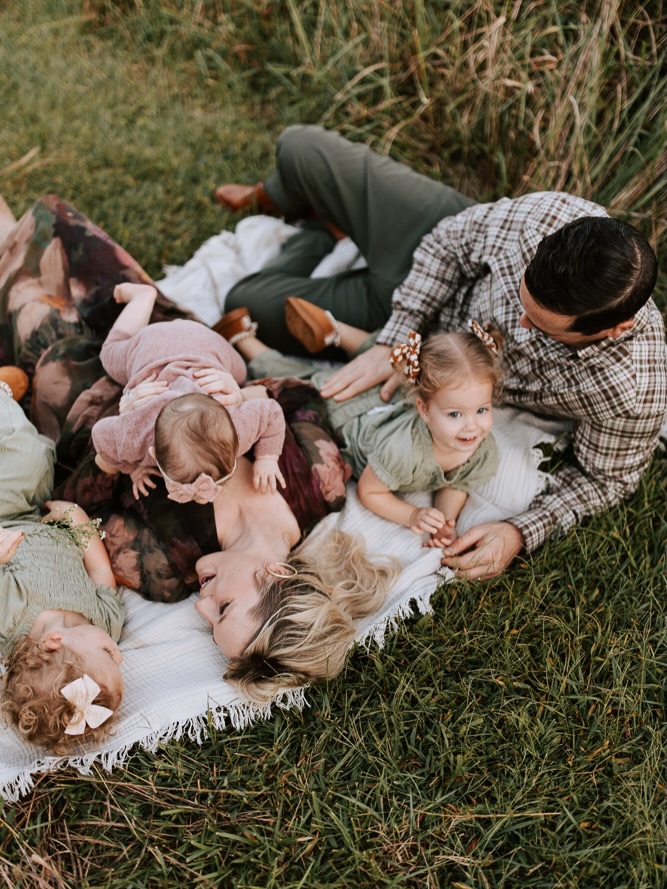 The first few weeks of fall sessions have been great!! Always fun to see the same faces time after time. @marquetlee
I have one opening at my petite sessions October 25th if you are looking for some updated photos this season!