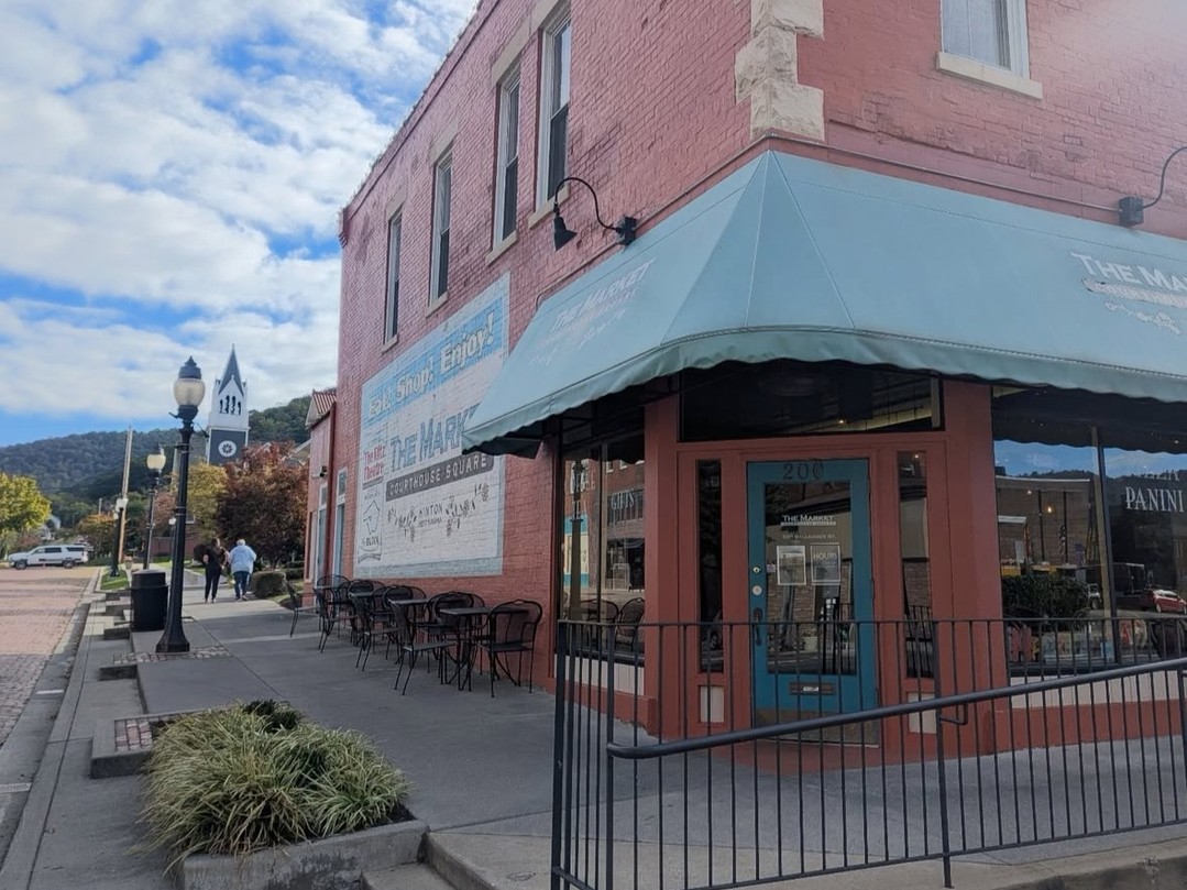 Happy Railroad Days, Hinton!
We're ready for an exciting weekend, and hope you stop in and see us for all of your food and drink needs!
Please Note: We are pausing all phone-in and online orders this weekend to focus on serving our amazing in-person customers. Thank you for your understanding, we can't wait to see you!
#HintonRailroadDays #themarketwv #eatlocal